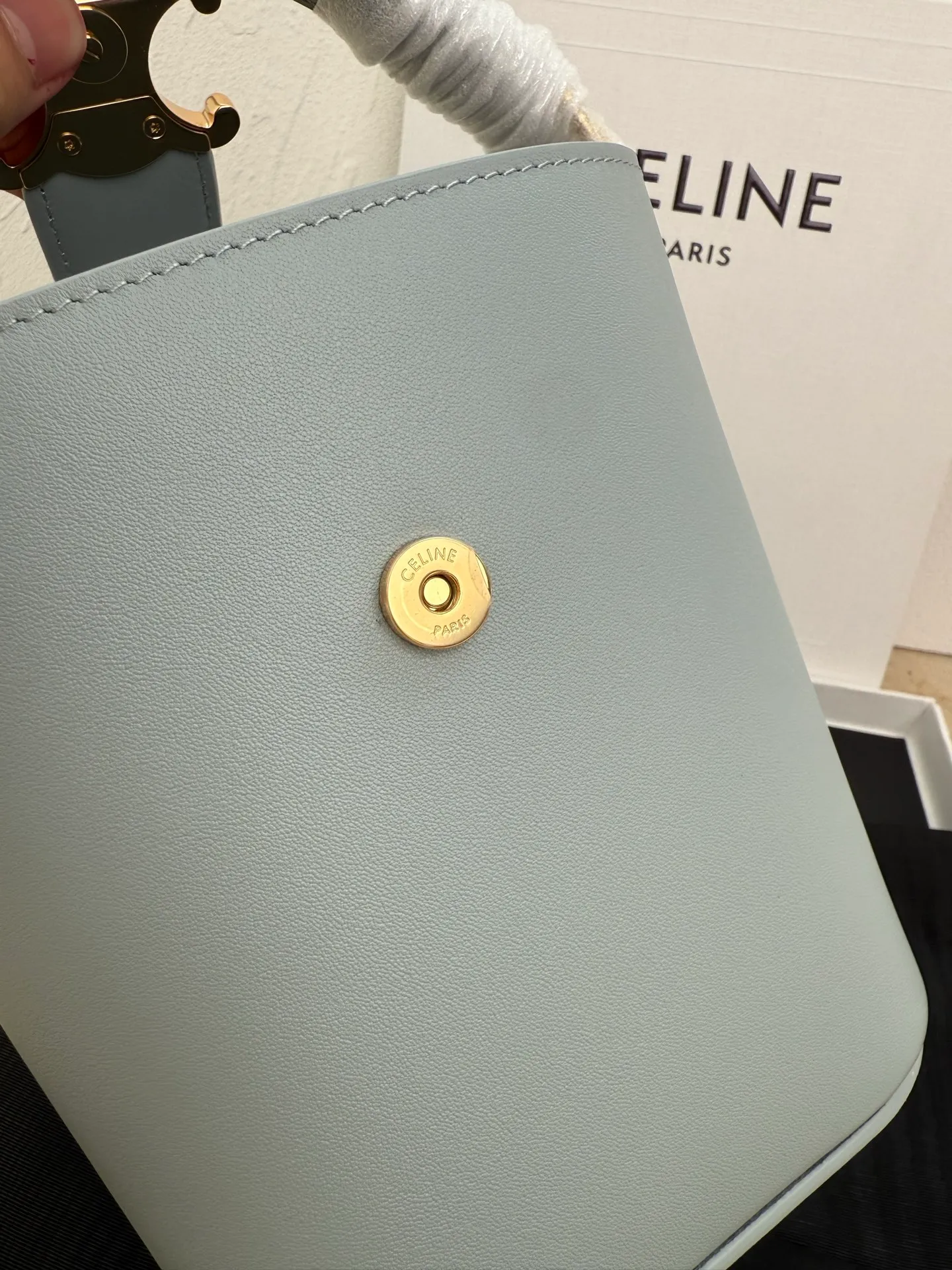 p1400 mini handbag, this model can hold larger smartphone models such as PLUS 5 X 6 X 4 inches (13.5 1 detachable and adjustable shoulder strap, minimum length 17 inches (44 cm), maximum length 23 inches (59 cm) Number: 10N473GHJ.38NO