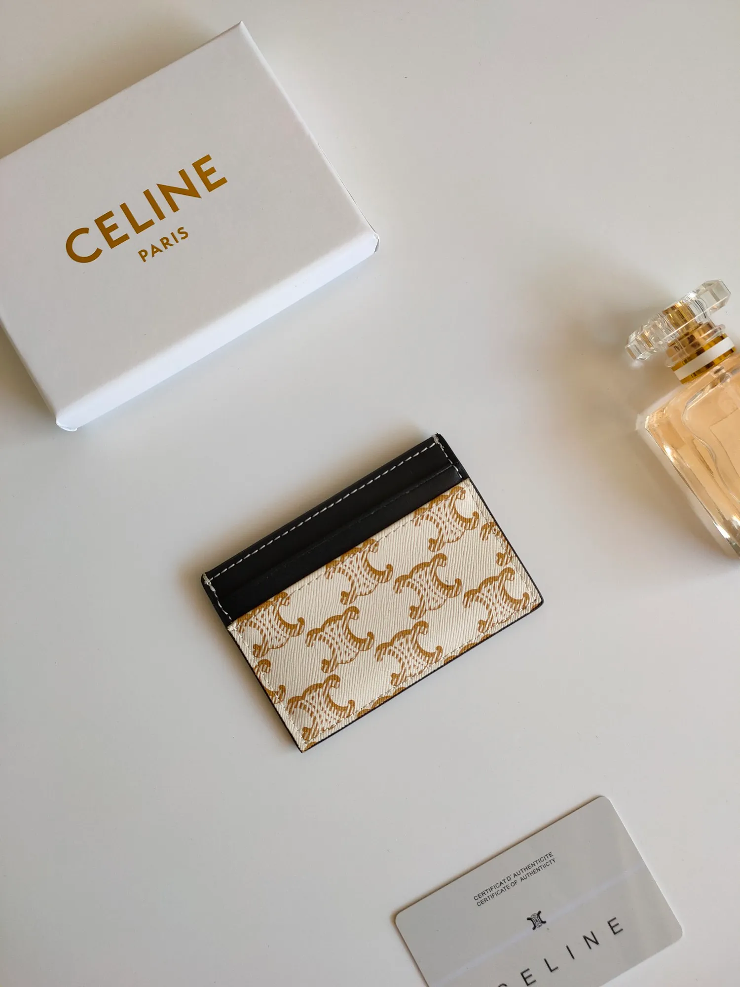 ￥90 CELINE printed logo card holder, coated canvas, genuine leather edging Style number: 10B702 Size: 10.5 X 7cm