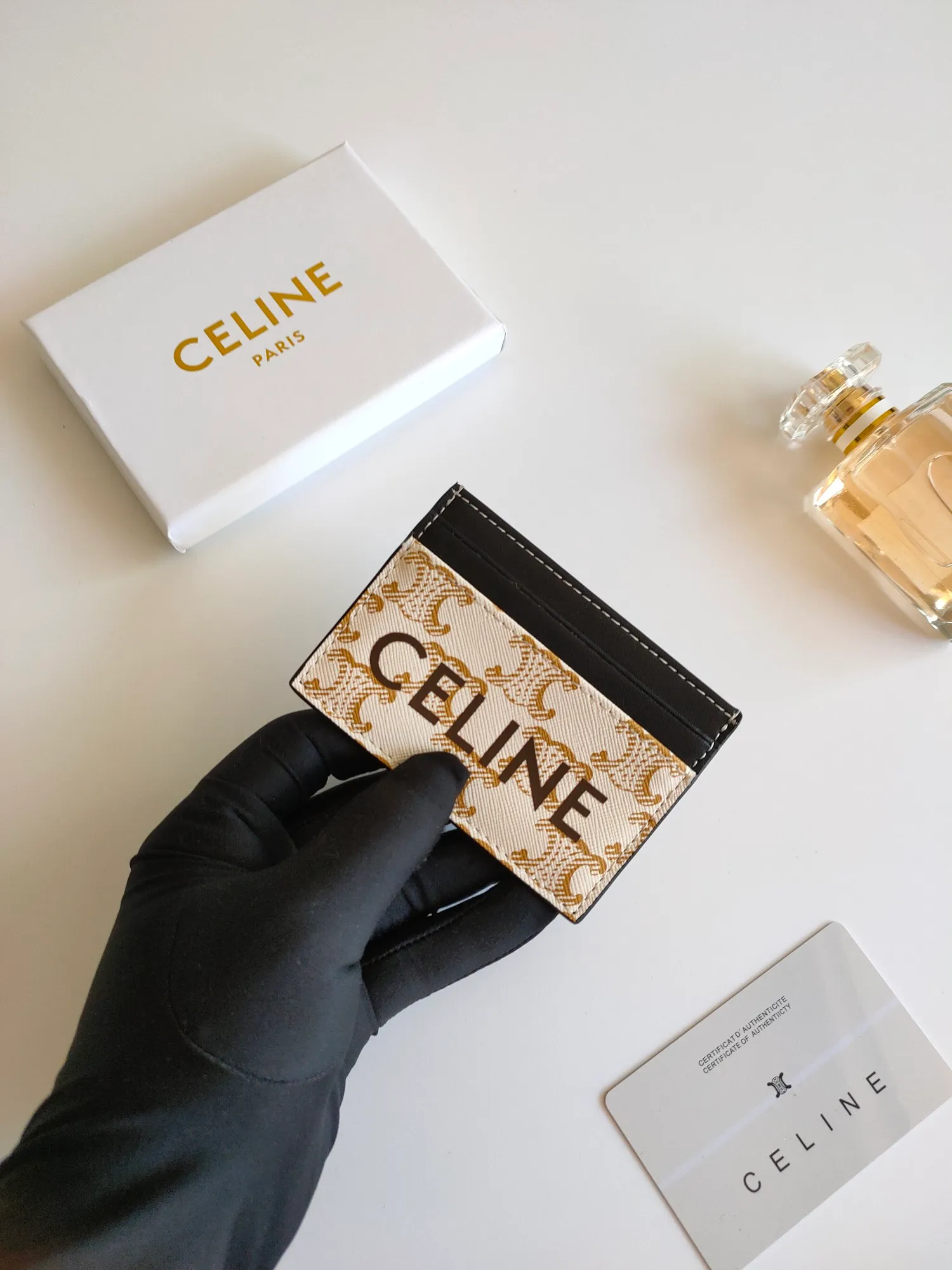 ￥90 CELINE printed logo card holder, coated canvas, genuine leather edging Style number: 10B702 Size: 10.5 X 7cm