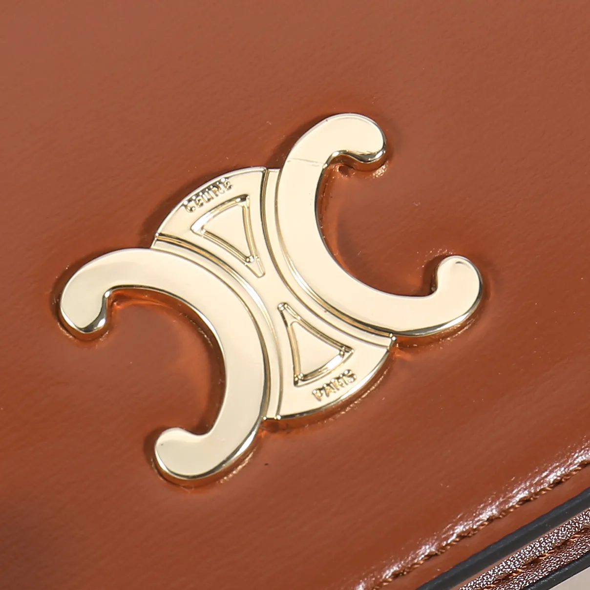 60. Celine classic card holder, TRIOMPHE business card holder, large cowhide interior with plain microfiber TRIOMPHE CANVAS logo print, gold finish TRIOMPHE metal snap closure, 1 zipper coin pocket, 5 card slots, 1 banknote pocket, 1 flat pocket No.: 10K623 Size: 11 X 9 X 3 cm
