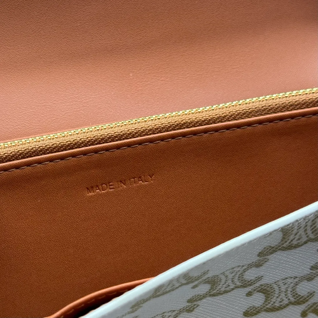 💰210 💎Upgraded original version💖 With top layer leather 𝗖𝗘𝗟𝗜𝗡𝗘 | 𝗧𝗥𝗜𝗢𝗠𝗣𝗛𝗘 Celine Arc de Triomphe Wallet💖 TRIOMPHE metallic snap button, 1 zipper pocket, 2 gusset partitions, 1 flat pocket, 12 card slots. Style number: C10E313 Size: 19X10