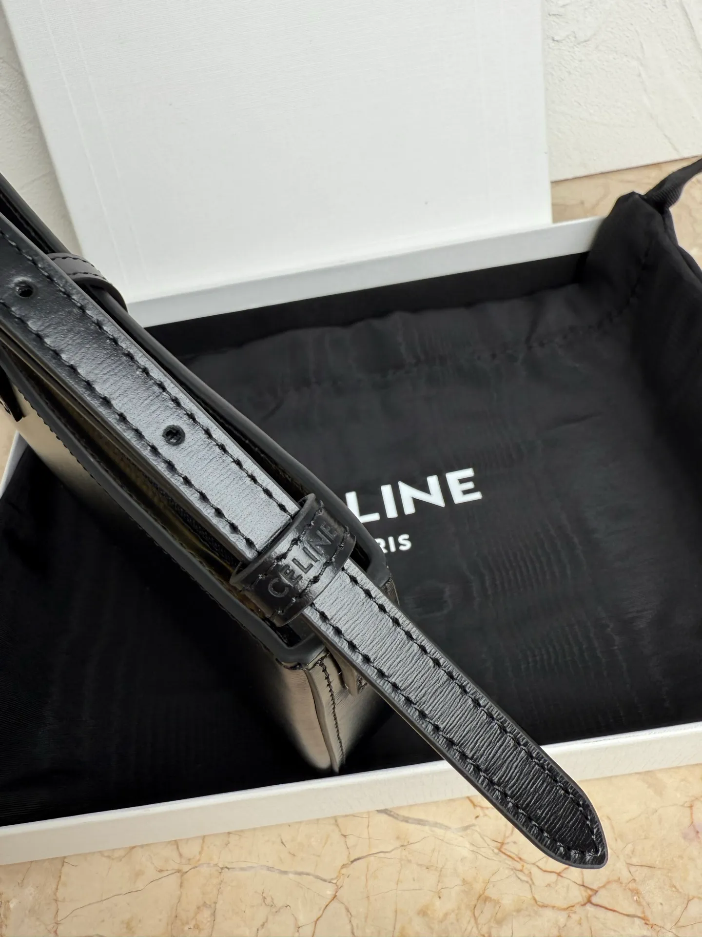 650. CELINE< TINA Shoulder Bag Black 9.8