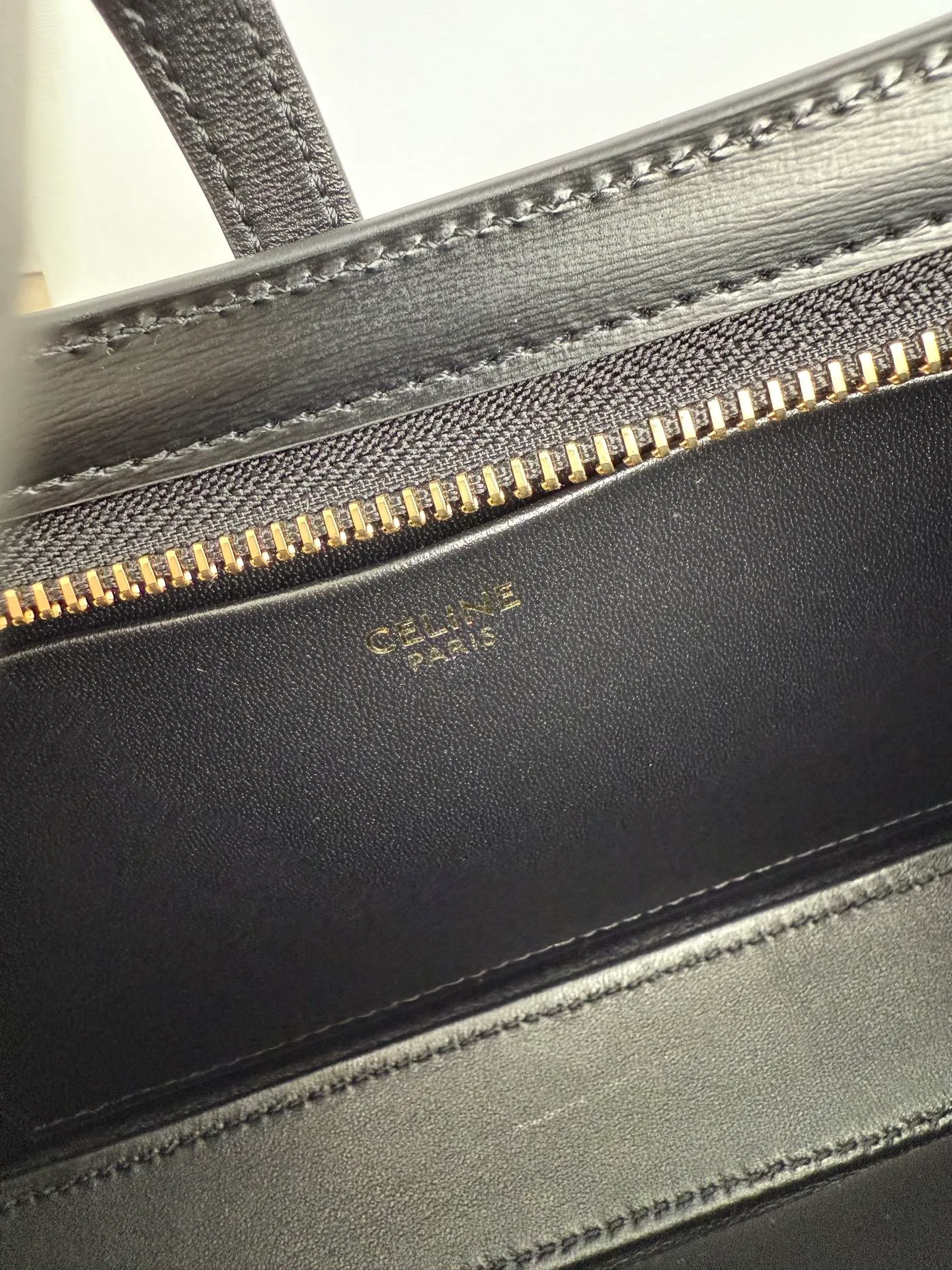 650. CELINE< TINA Shoulder Bag Black 9.8
