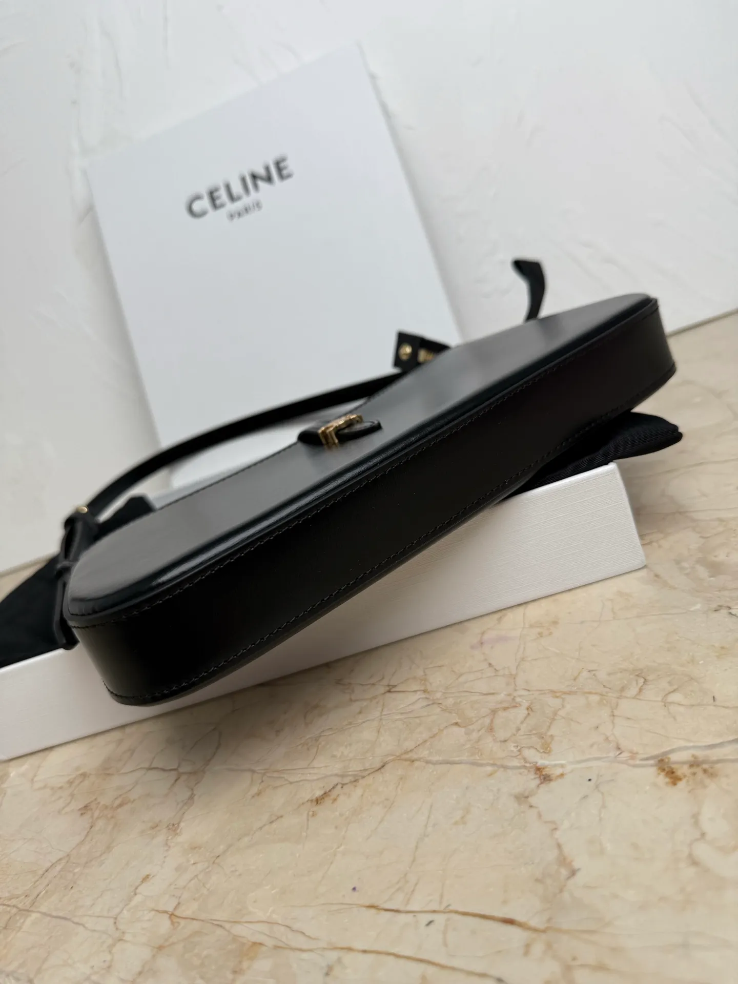 650. CELINE< TINA Shoulder Bag Black 9.8