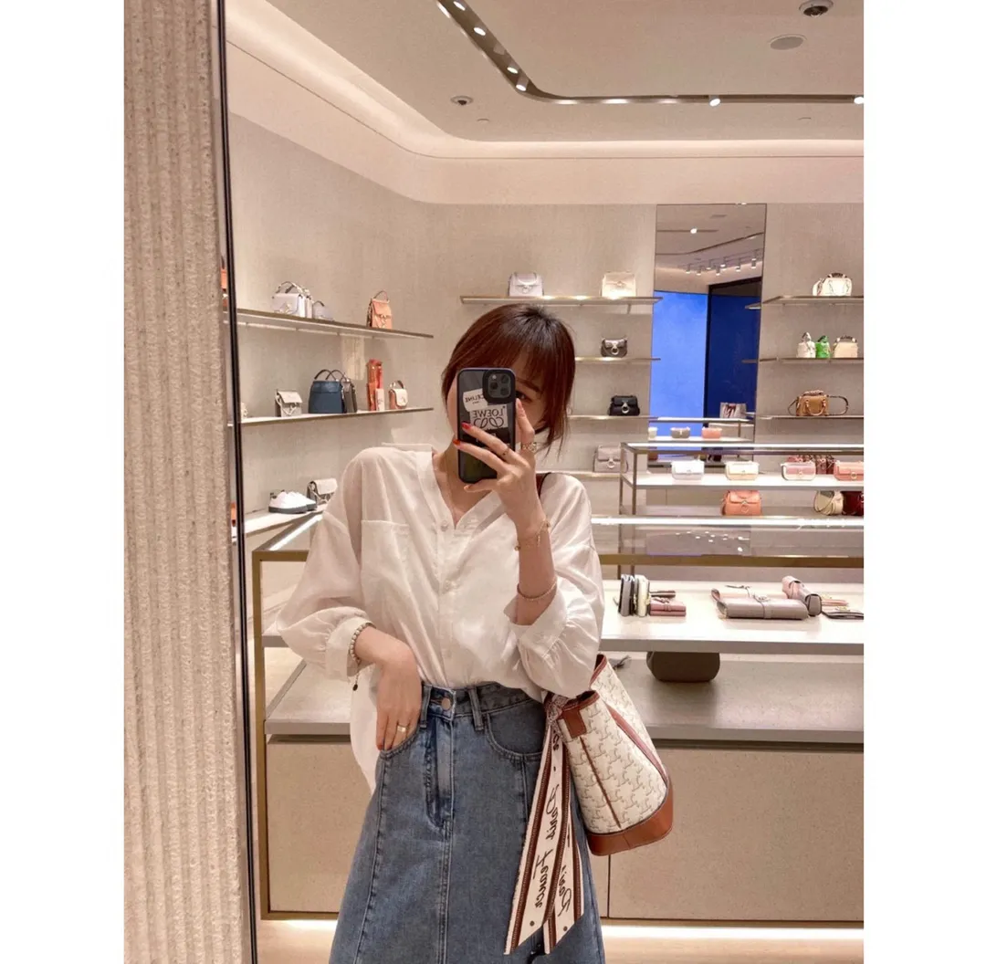 A must-have that everyone praises~ Her outfit is gentle and visual, and it’s worth buying! Very light weight ~ 191132-191442