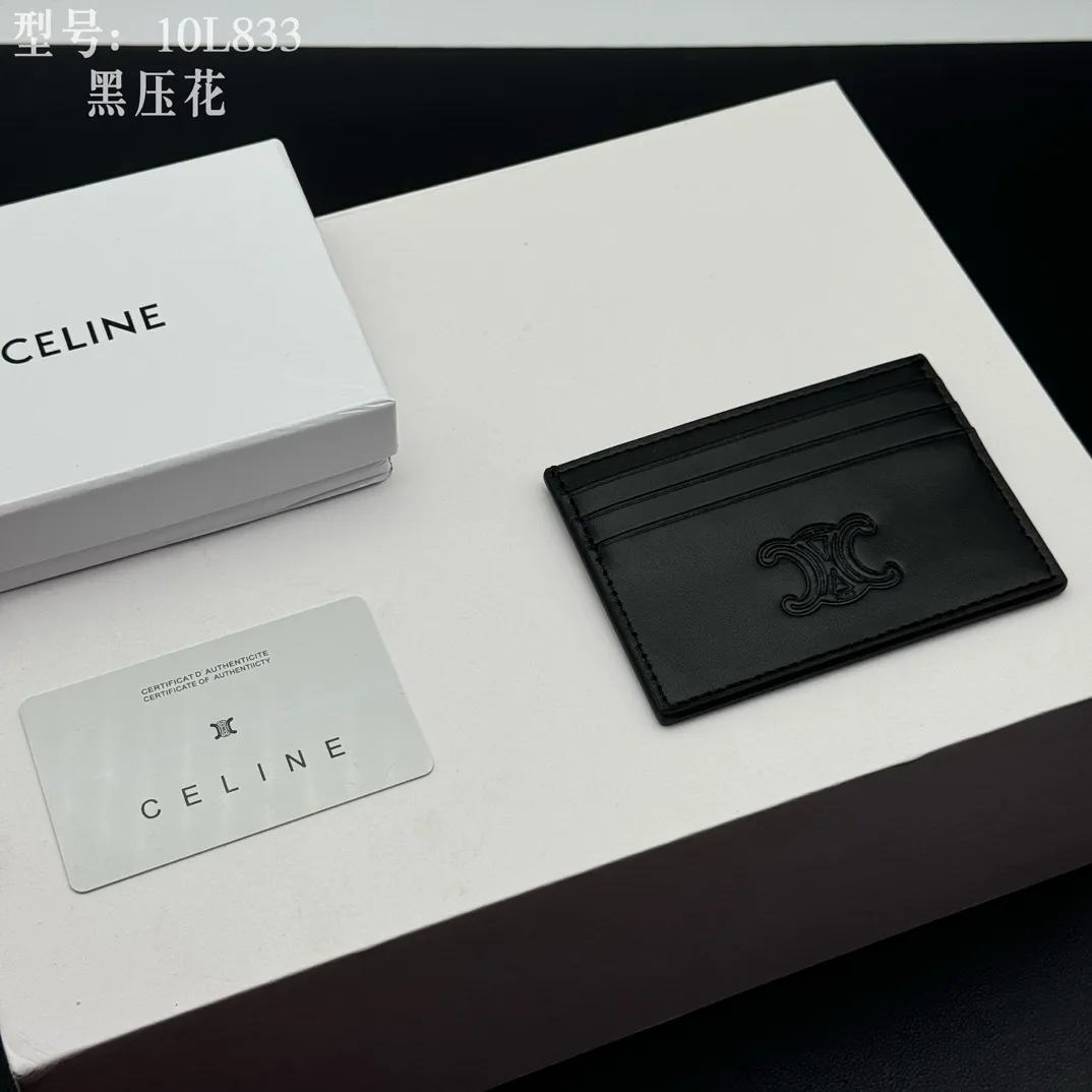 💰90 💎Top quality high version calf leather 💌 𝗖𝗘𝗟𝗜𝗡𝗘 | 𝗧𝗥𝗜𝗢𝗠𝗣𝗛𝗘 Arc de Triomphe small card holder 〰️ Celine's new embossed logo card holder, made of first-layer cowhide, two card slots + one middle pocket. Style number: 10L833 Size: 10.5×7cm