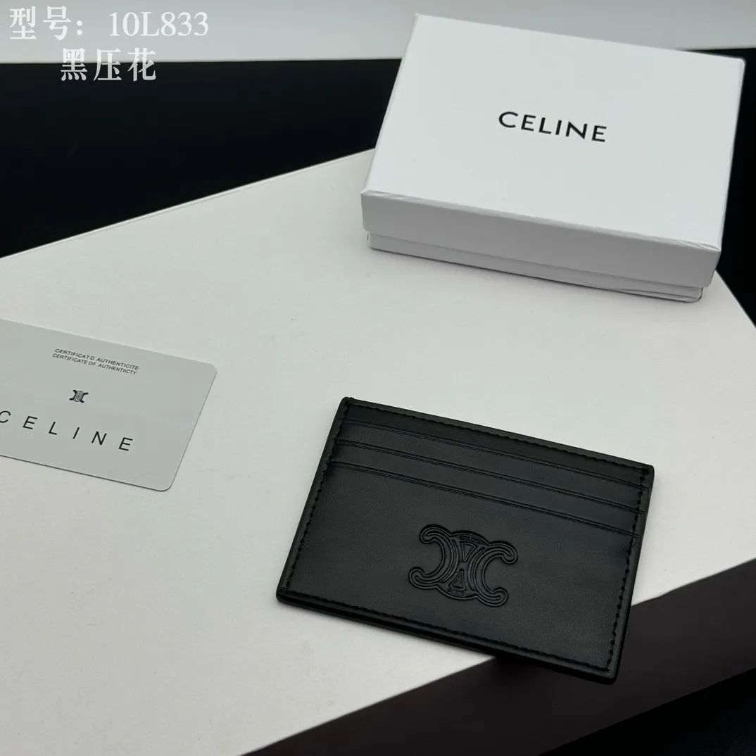 💰90 💎Top quality high version calf leather 💌 𝗖𝗘𝗟𝗜𝗡𝗘 | 𝗧𝗥𝗜𝗢𝗠𝗣𝗛𝗘 Arc de Triomphe small card holder 〰️ Celine's new embossed logo card holder, made of first-layer cowhide, two card slots + one middle pocket. Style number: 10L833 Size: 10.5×7cm