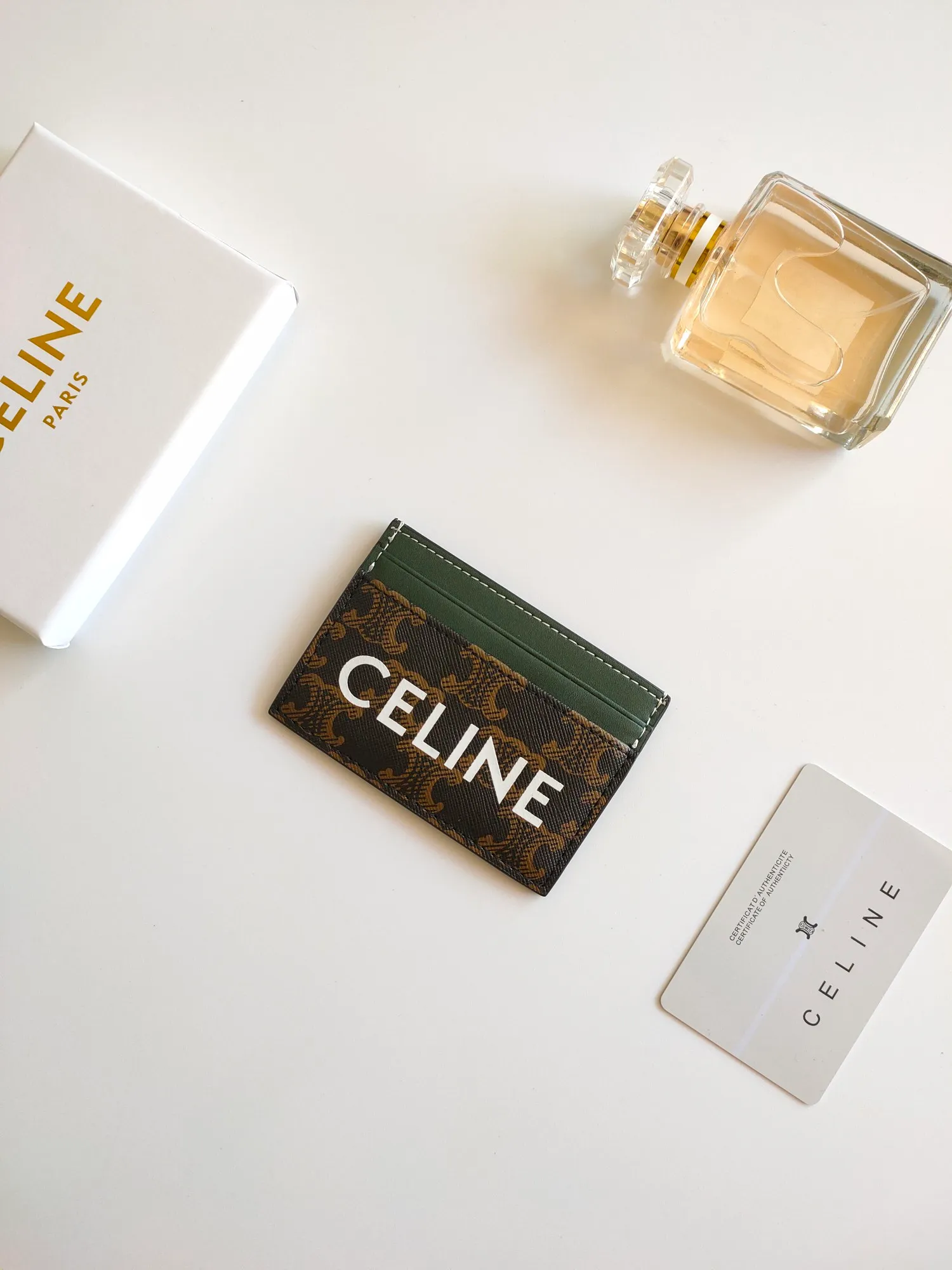 ￥90 CELINE printed logo card holder, coated canvas, genuine leather edging Style number: 10B702 Size: 10.5 X 7cm