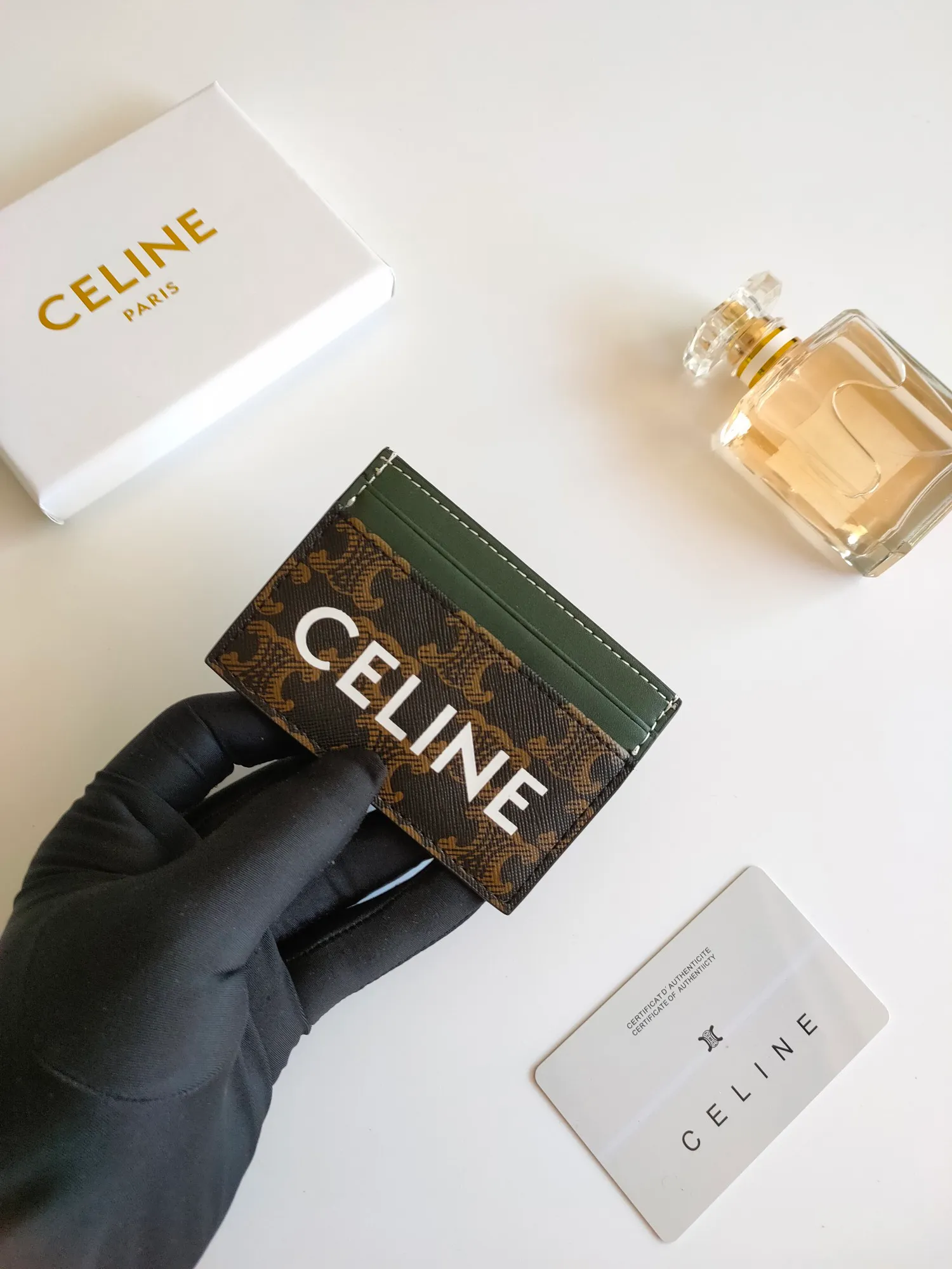 ￥90 CELINE printed logo card holder, coated canvas, genuine leather edging Style number: 10B702 Size: 10.5 X 7cm