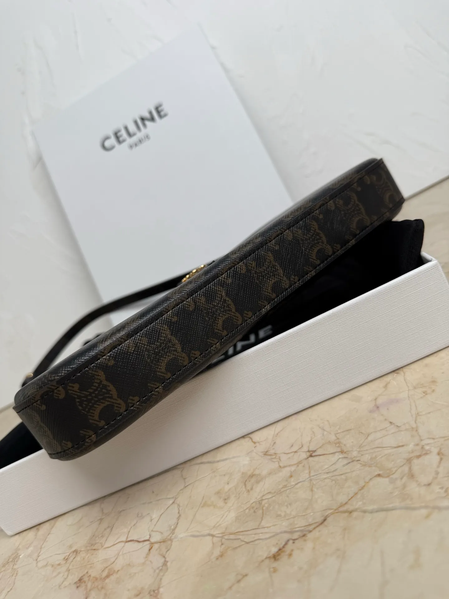 560. CELINE< TINA Shoulder Bag Presbyopia 9.8 X 4.5 X 1 inches (25 X 11.5