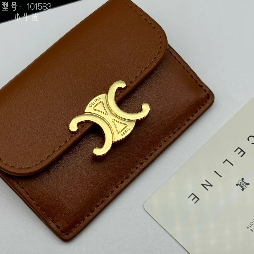 💰120 💎Top quality 💖 𝗖𝗘𝗟𝗜𝗡𝗘 Arc de Triomphe card holder, full leather inside and outside celine new card holder is online ce new classic card holder, cow leather interior triomphe snap closure, 4 card slots inside, 1 outside card slot. Easy to carry when going out, durable and wear-resistant, super light weight! Style number: 10L583 Size: 10.5x7x1cm