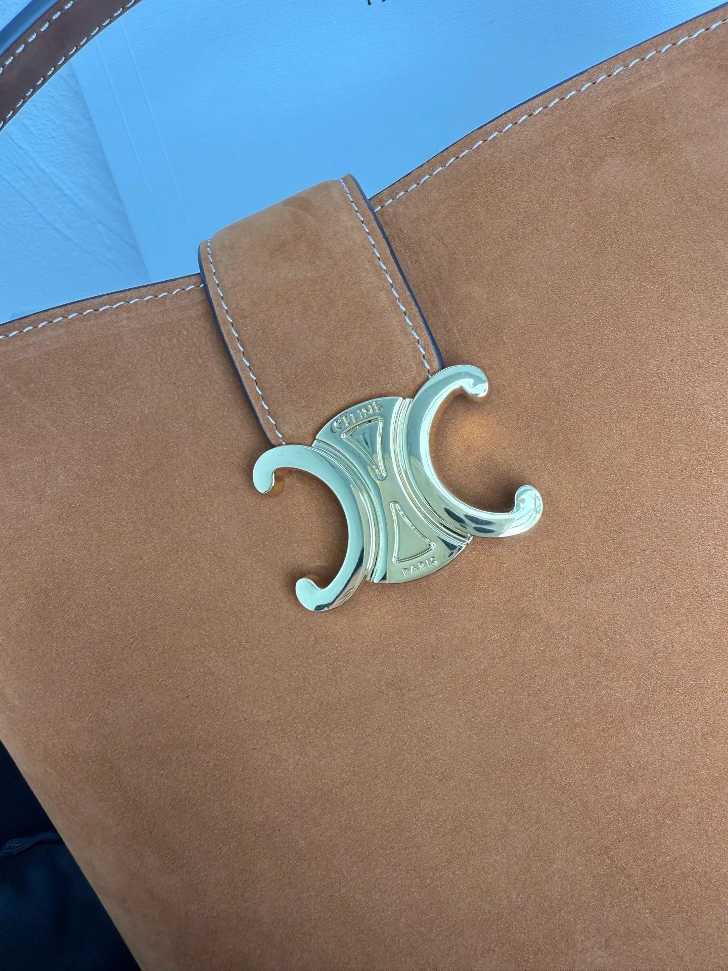 p1500𝗖𝗘𝗟𝗜𝗡𝗘 | LOUISE SMALL Smooth Cow Leather Handbag 6 X 7 X 5 inches (16 Removable and adjustable shoulder strap, minimum length 19" (48cm), maximum length 21" (53.5cm) Number: 119173FX9.38NO