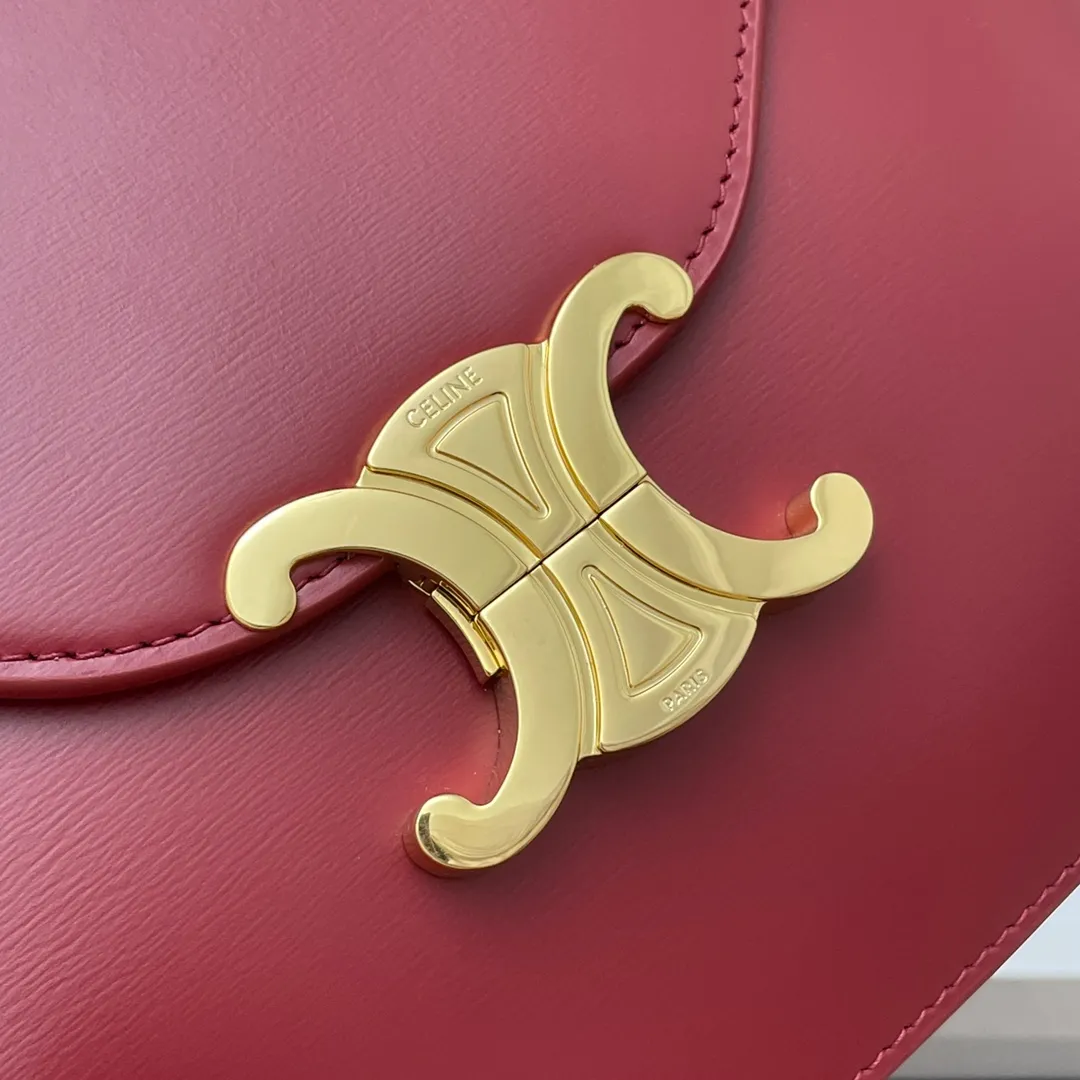 BESACE TRIOMPHE shiny cow leather chain bag, cow leather, sheep leather lining, suitable for shoulder carry, metal TRIOMPHE logo closure, all steel hardware, chain length 12 inches (30 cm), model number: 199273, size: 24.5*17*4🌺🌺🌺
