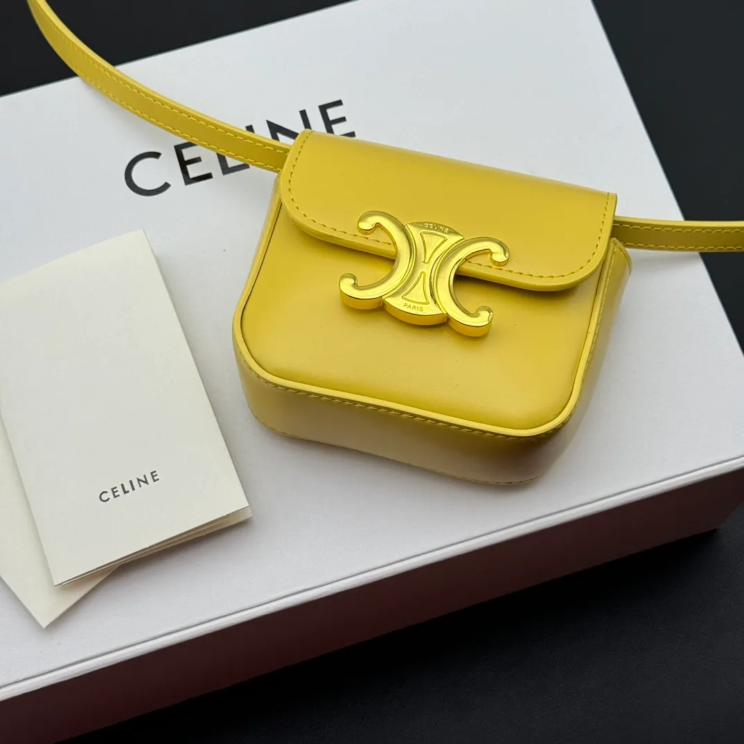 💰230 💎Upgraded original version💖 Comes with gift box 𝗖𝗘𝗟𝗜𝗡𝗘 | 𝗧𝗥𝗜𝗢𝗠𝗣𝗛𝗘 𝗠𝗜𝗡𝗜 Arc de Triomphe Mini Crossbody Bag〰️ Yellow# (Calfskin) Arc de Triomphe and minimalist inspiration collide. Beautiful to the core. The shape of the bag is simply the golden ratio. Small and delicate. The more you look at it, the better it looks. It gives people a French gentle style🍃. Carrying it on the body is like an exquisite work of art. Made of genuine Italian leather. The texture of the leather is perfect. 𝑠　𝑧𝑒: 𝟭𝟭*𝟴*𝟰𝒄𝒎 Model: 101513/10I513