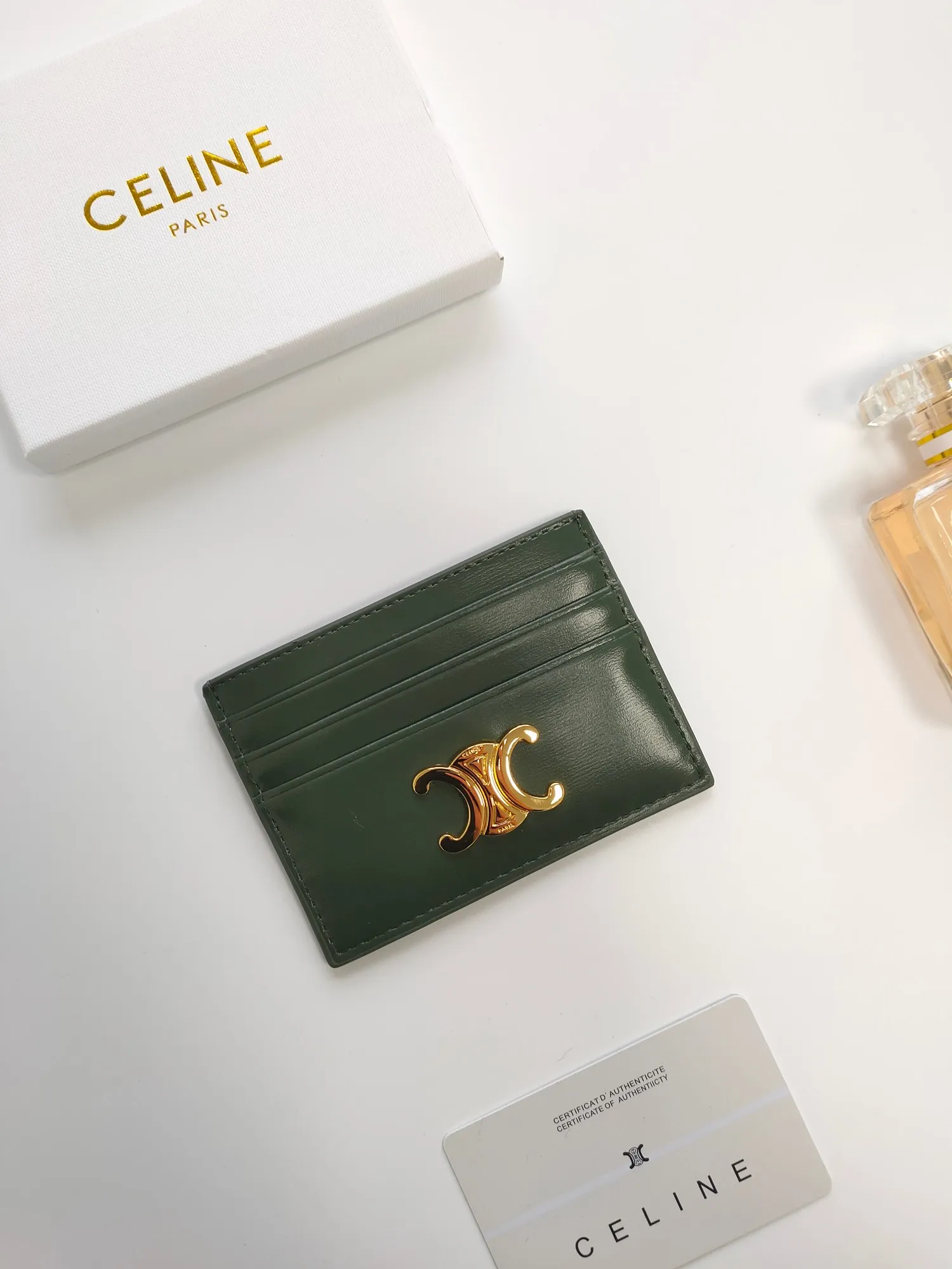 💰90💰CELINE's new embossed logo card holder, made of first-layer cowhide, two card slots + one middle pocket Style number: 10L833 Size: 10.5×7cm