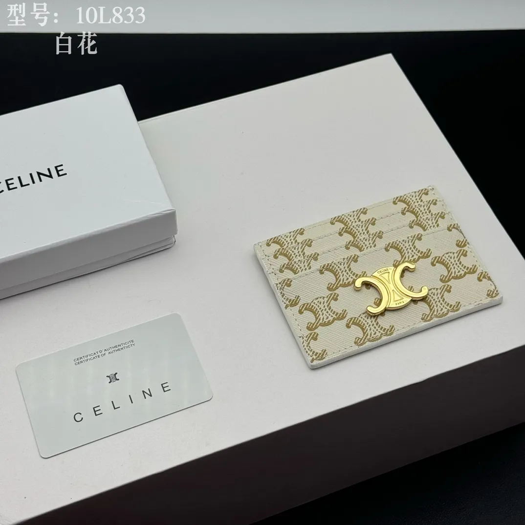 💰90 💎Top quality high version calf leather 💌 𝗖𝗘𝗟𝗜𝗡𝗘 | 𝗧𝗥𝗜𝗢𝗠𝗣𝗛𝗘 Arc de Triomphe small card holder 〰️ Celine's new embossed logo card holder, made of first-layer cowhide, two card slots + one middle pocket. Style number: 10L833 Size: 10.5×7cm
