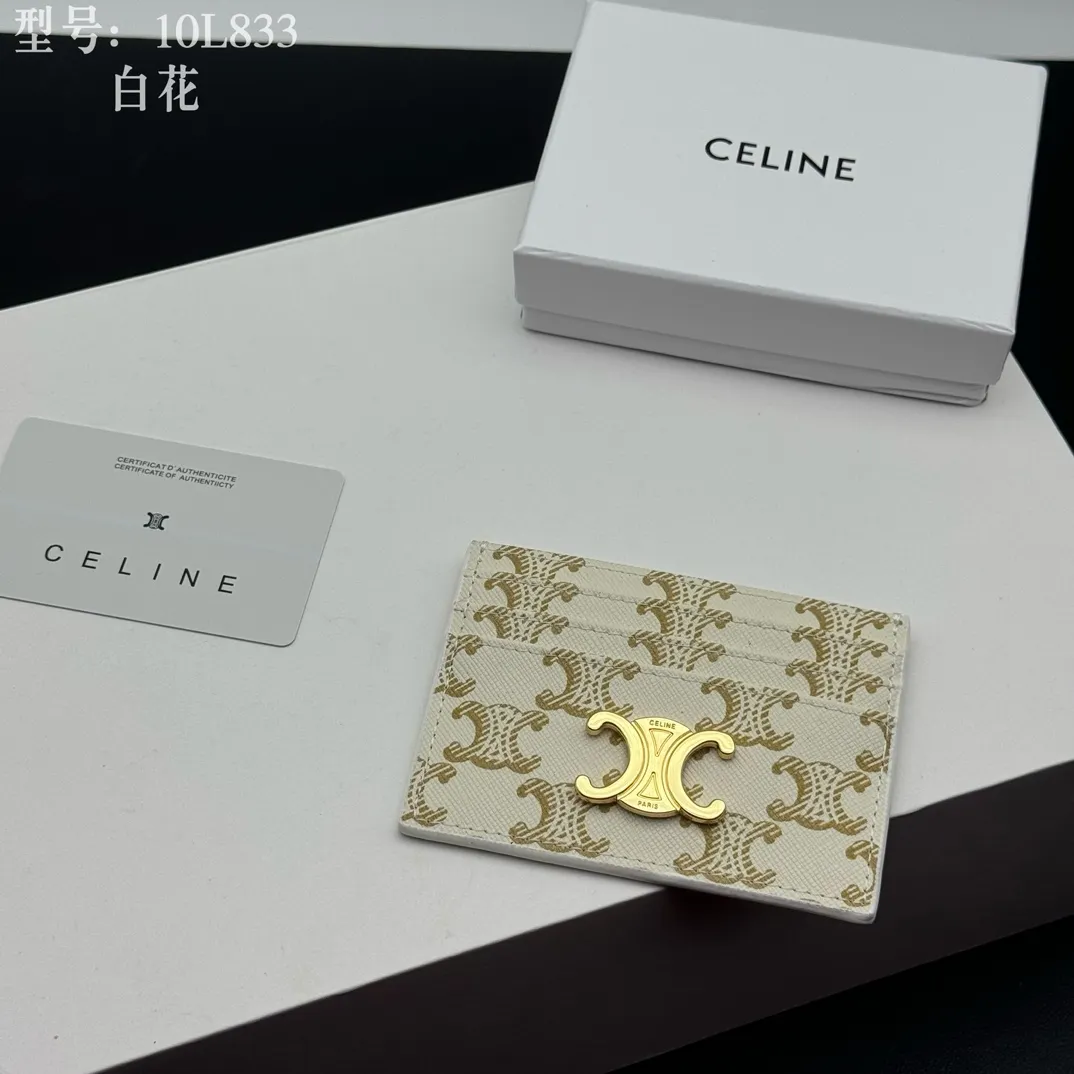 💰90 💎Top quality high version calf leather 💌 𝗖𝗘𝗟𝗜𝗡𝗘 | 𝗧𝗥𝗜𝗢𝗠𝗣𝗛𝗘 Arc de Triomphe small card holder 〰️ Celine's new embossed logo card holder, made of first-layer cowhide, two card slots + one middle pocket. Style number: 10L833 Size: 10.5×7cm
