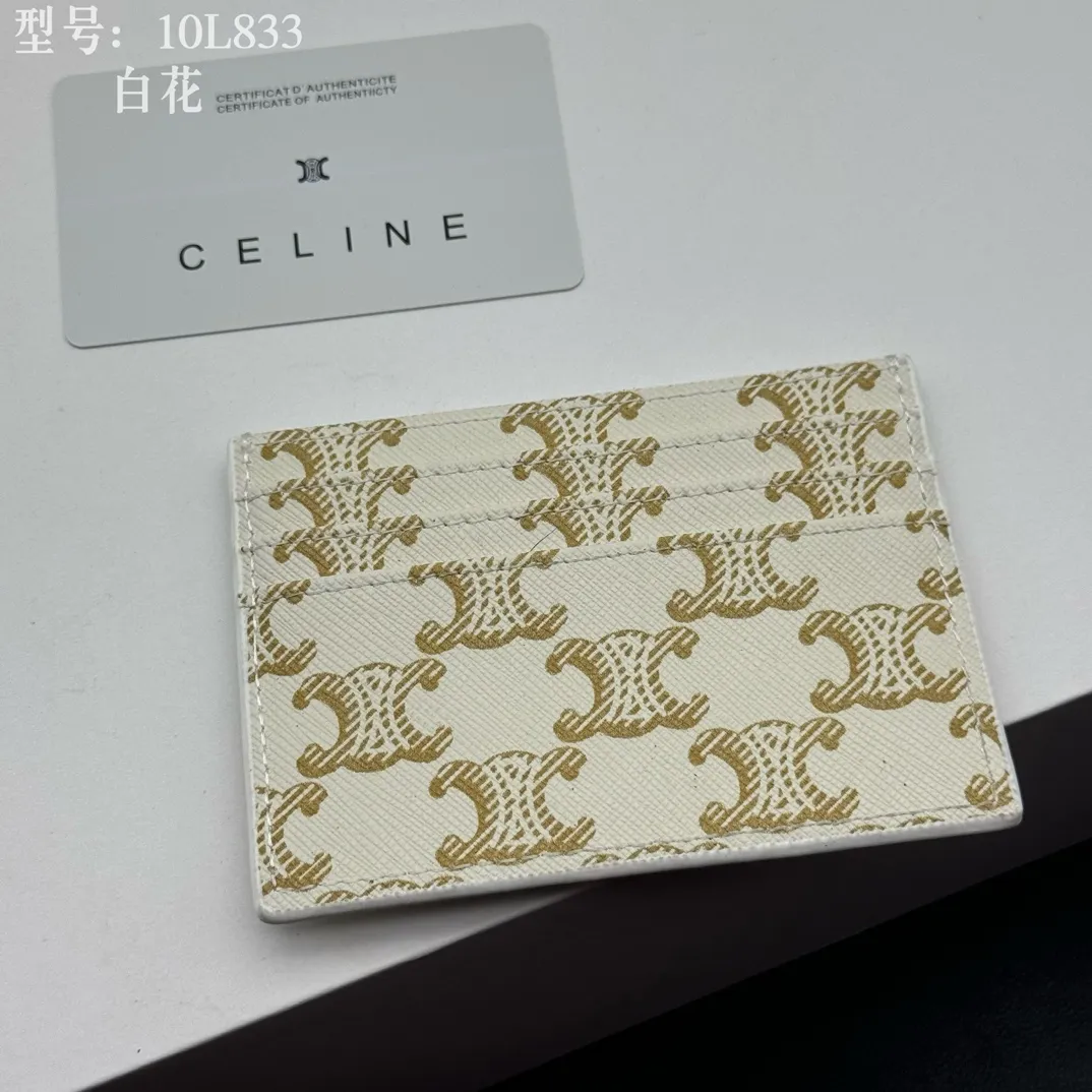 💰90 💎Top quality high version calf leather 💌 𝗖𝗘𝗟𝗜𝗡𝗘 | 𝗧𝗥𝗜𝗢𝗠𝗣𝗛𝗘 Arc de Triomphe small card holder 〰️ Celine's new embossed logo card holder, made of first-layer cowhide, two card slots + one middle pocket. Style number: 10L833 Size: 10.5×7cm