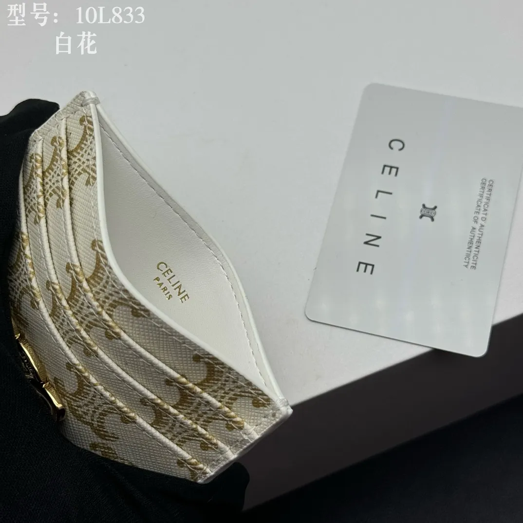 💰90 💎Top quality high version calf leather 💌 𝗖𝗘𝗟𝗜𝗡𝗘 | 𝗧𝗥𝗜𝗢𝗠𝗣𝗛𝗘 Arc de Triomphe small card holder 〰️ Celine's new embossed logo card holder, made of first-layer cowhide, two card slots + one middle pocket. Style number: 10L833 Size: 10.5×7cm