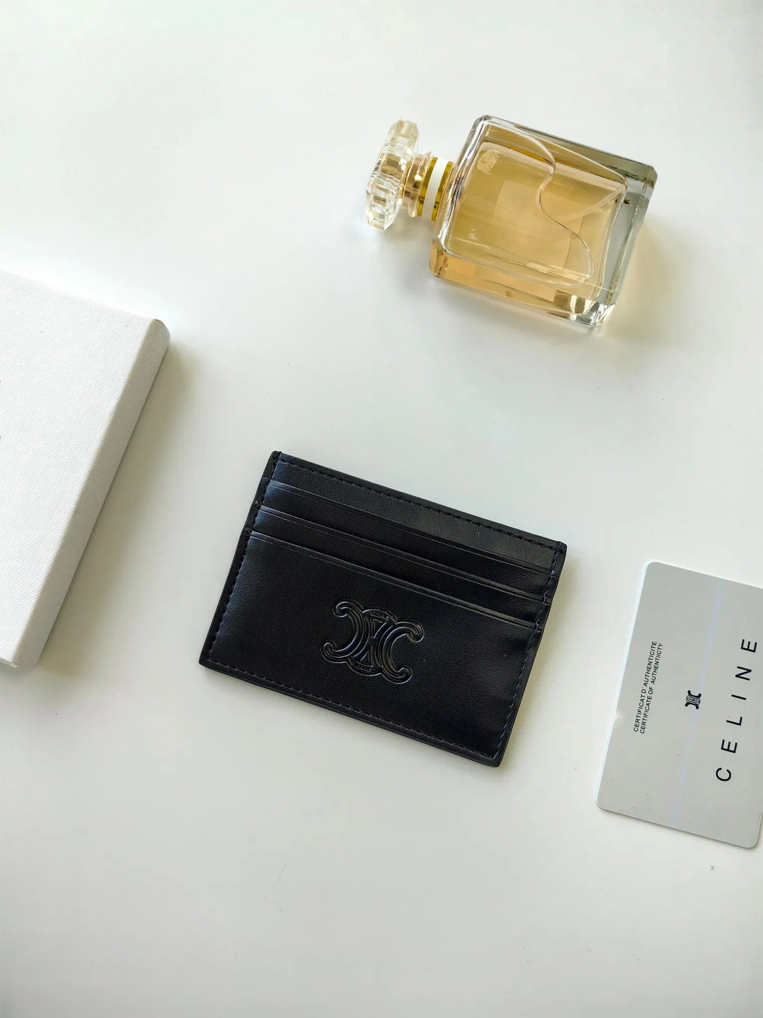 💰100💰CELINE's new embossed logo card holder, made of first-layer cowhide, two card slots + one middle pocket. Style number: 10L833 Size: 10.5×7cm
