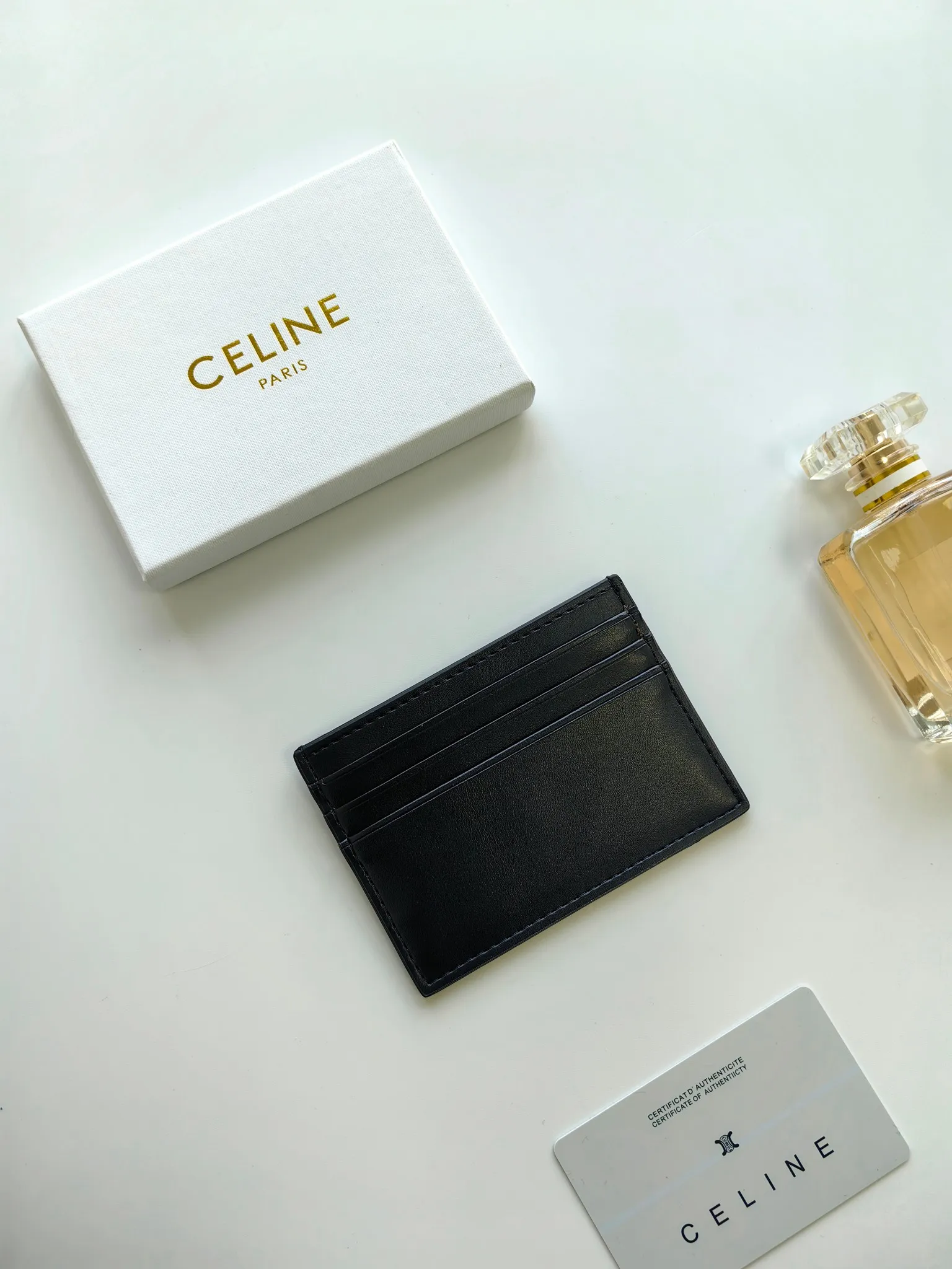💰100💰CELINE's new embossed logo card holder, made of first-layer cowhide, two card slots + one middle pocket. Style number: 10L833 Size: 10.5×7cm