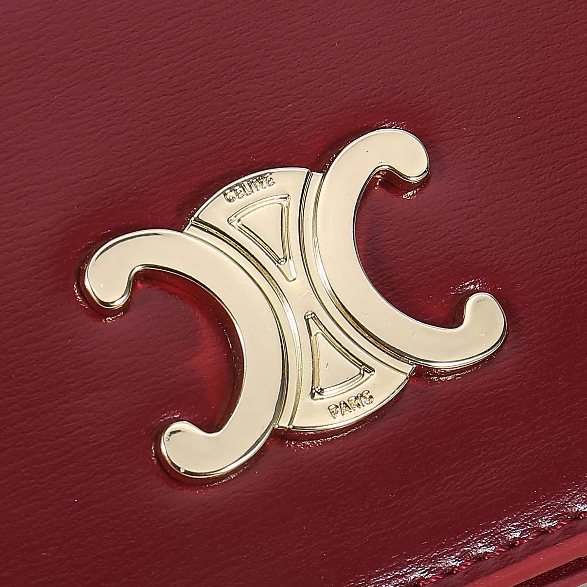 60. Celine classic card holder, TRIOMPHE business card holder, large cowhide interior with plain microfiber TRIOMPHE CANVAS logo print, gold finish TRIOMPHE metal snap closure, 1 zipper coin pocket, 5 card slots, 1 banknote pocket, 1 flat pocket No.: 10K623 Size: 11 X 9 X 3 cm