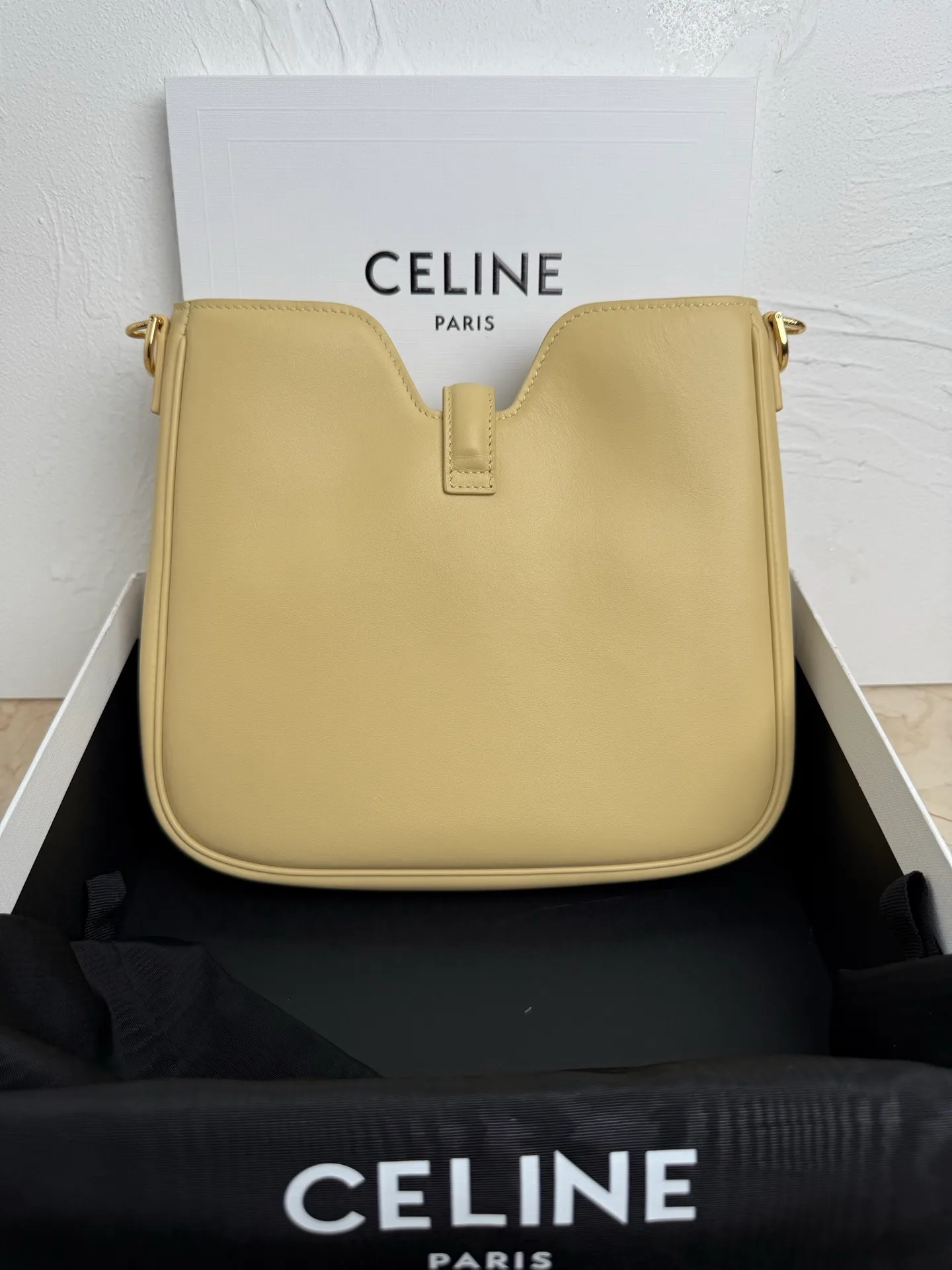 p1600 CAMILLE 16💓2025 New SOFT Small Smooth Cow Leather Handbag👜This model cannot fit larger smart tablets such as IPAD. Cow leather Sheep leather lining Hand carry, shoulder and crossbody Rotary lock closure 1 main compartment 1 inner zipper pocket 1 detachable hand/shoulder strap, length 8.6 inches (22 cm) 1 detachable and adjustable shoulder strap, 9.7 X 8.5 X 2 inches (24.5 X 21.5