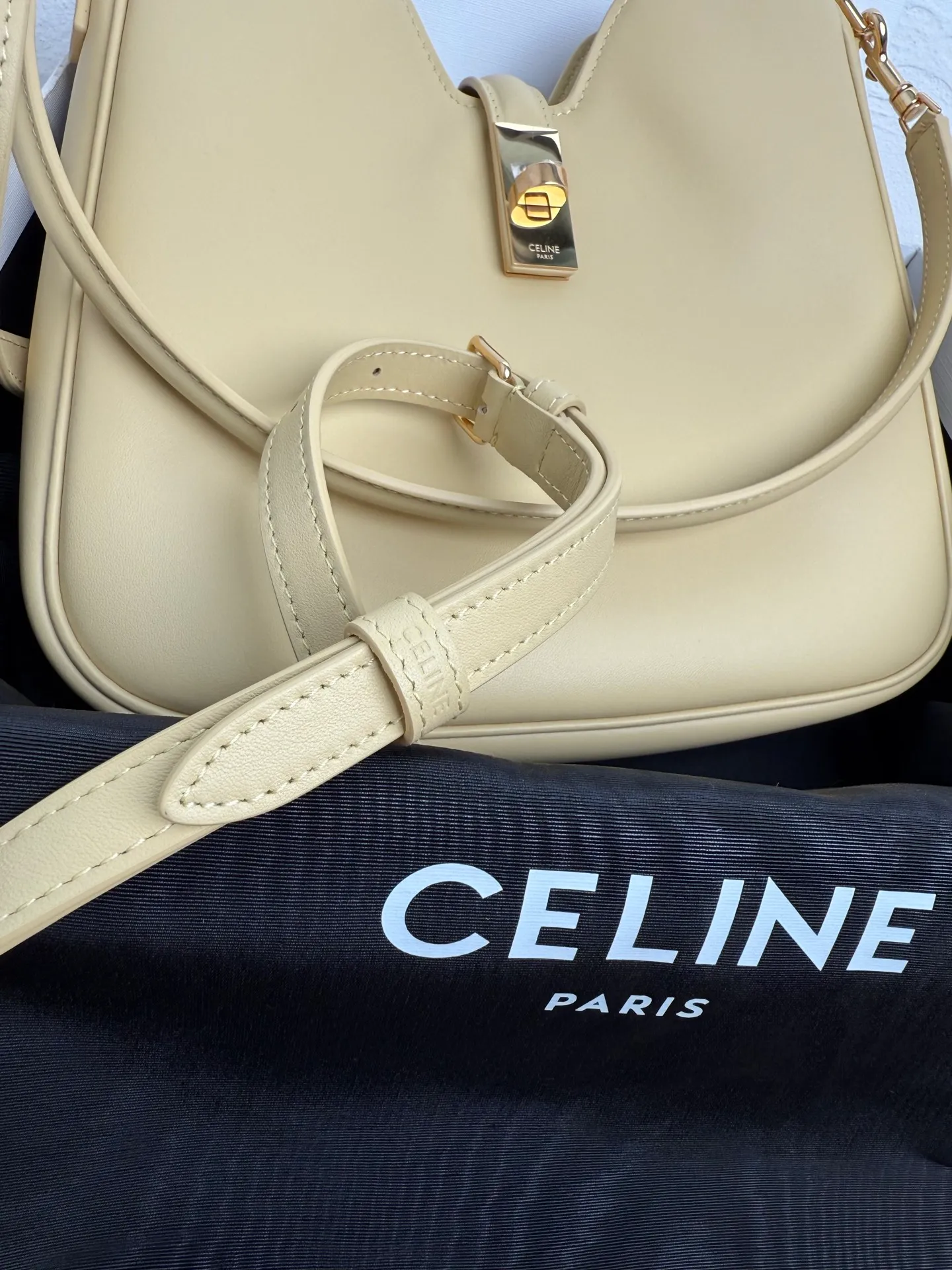 p1600 CAMILLE 16💓2025 New SOFT Small Smooth Cow Leather Handbag👜This model cannot fit larger smart tablets such as IPAD. Cow leather Sheep leather lining Hand carry, shoulder and crossbody Rotary lock closure 1 main compartment 1 inner zipper pocket 1 detachable hand/shoulder strap, length 8.6 inches (22 cm) 1 detachable and adjustable shoulder strap, 9.7 X 8.5 X 2 inches (24.5 X 21.5