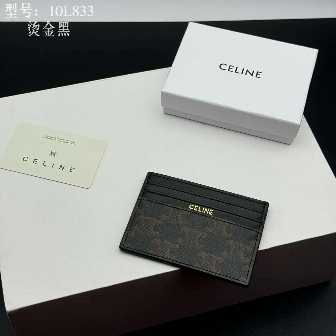 💰90 💎Top quality high version calf leather 💌 𝗖𝗘𝗟𝗜𝗡𝗘 | 𝗧𝗥𝗜𝗢𝗠𝗣𝗛𝗘 Arc de Triomphe small card holder 〰️ Celine's new embossed logo card holder, made of first-layer cowhide, two card slots + one middle pocket. Style number: 10L833 Size: 10.5×7cm