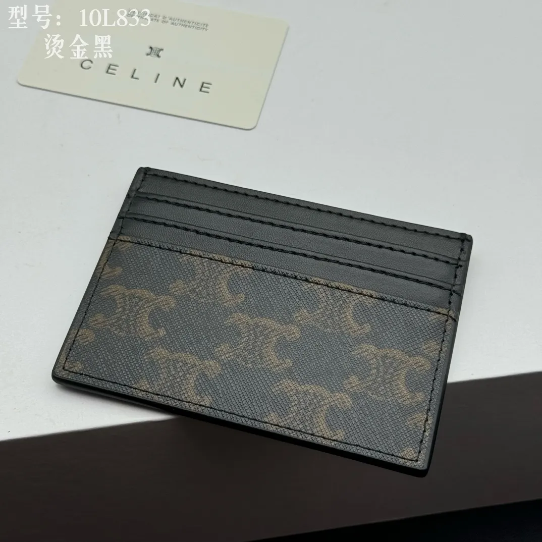 💰90 💎Top quality high version calf leather 💌 𝗖𝗘𝗟𝗜𝗡𝗘 | 𝗧𝗥𝗜𝗢𝗠𝗣𝗛𝗘 Arc de Triomphe small card holder 〰️ Celine's new embossed logo card holder, made of first-layer cowhide, two card slots + one middle pocket. Style number: 10L833 Size: 10.5×7cm