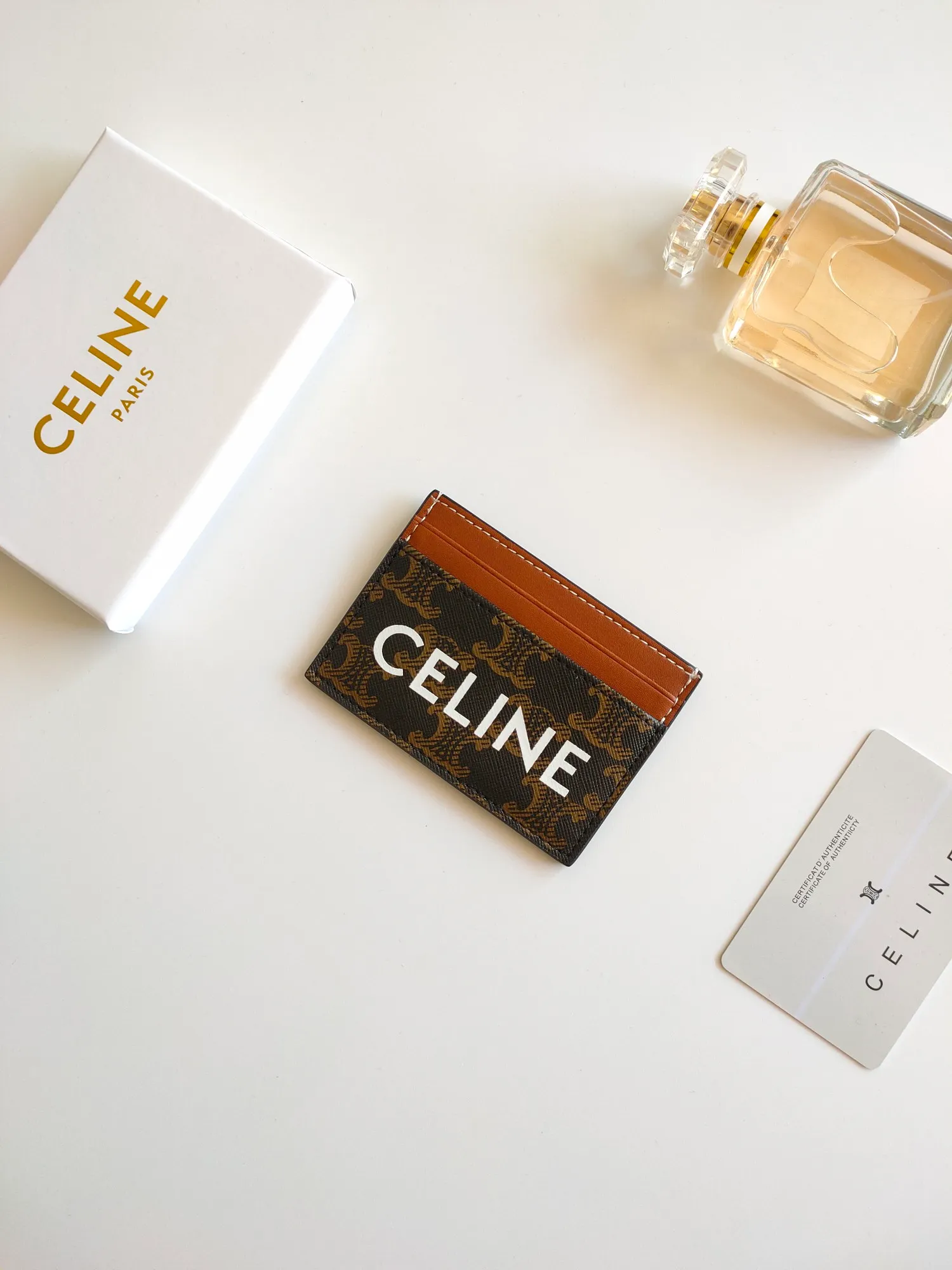 ￥90 CELINE printed logo card holder, coated canvas, genuine leather edging Style number: 10B702 Size: 10.5 X 7cm