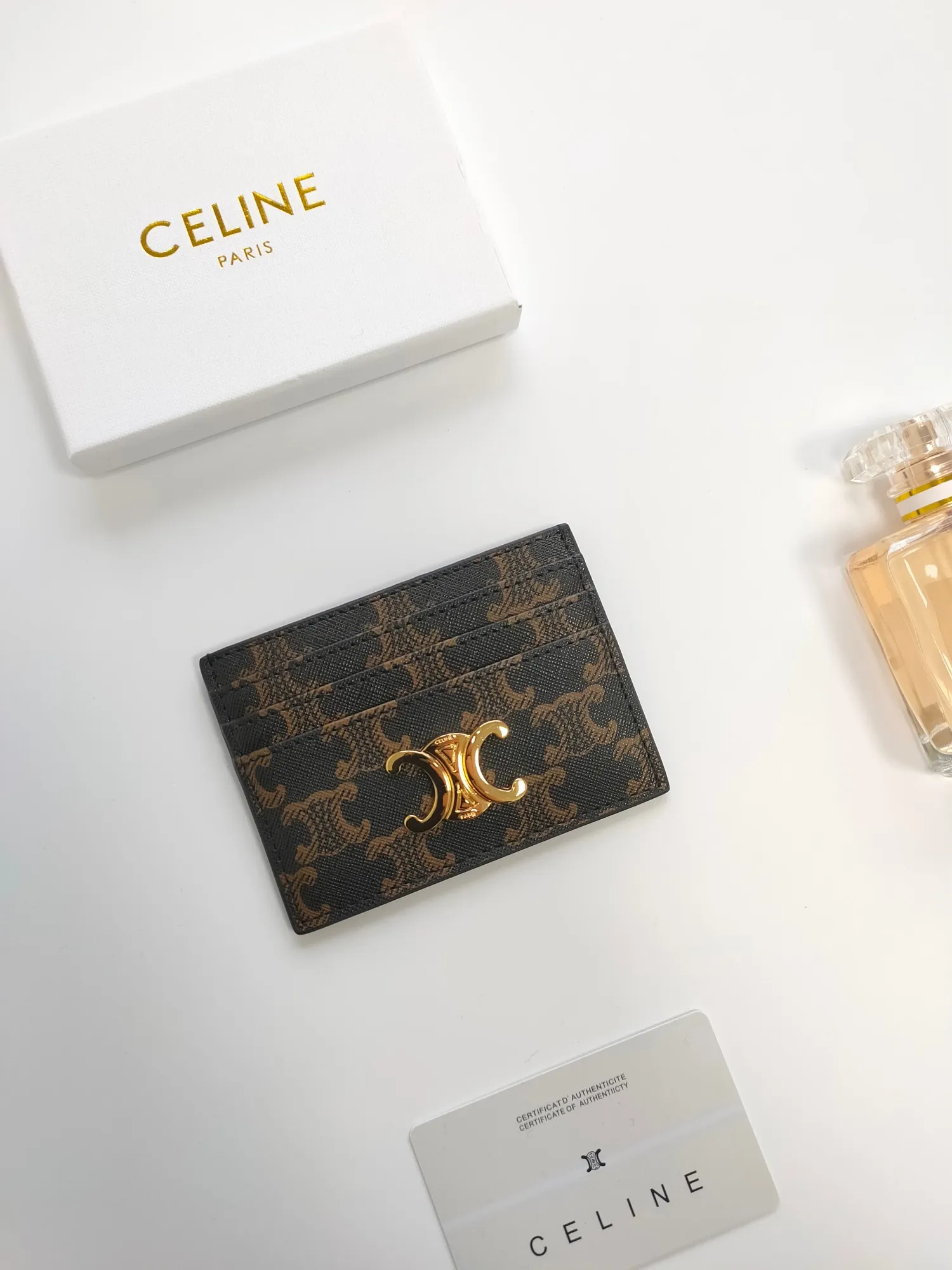💰100💰CELINE's new embossed logo card holder, made of first-layer cowhide, two card slots + one middle pocket. Style number: 10L833 Size: 10.5×7cm