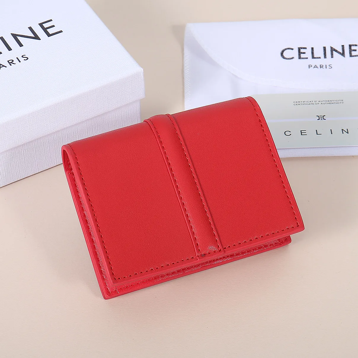 💰130, Celine's new card holder, TRIOMPHE flip card holder, large cowhide with plain microfiber interior, rotating lock closure, 1 thickened main compartment, 2 inner card slots. No.: 10M473 Size: 10.5x8.5x3 cm