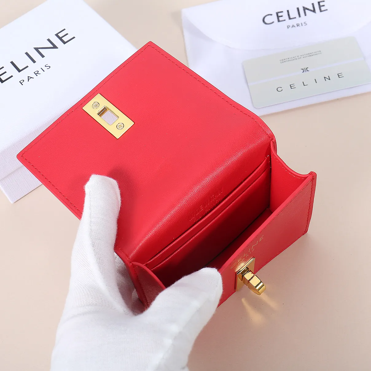 💰130, Celine's new card holder, TRIOMPHE flip card holder, large cowhide with plain microfiber interior, rotating lock closure, 1 thickened main compartment, 2 inner card slots. No.: 10M473 Size: 10.5x8.5x3 cm