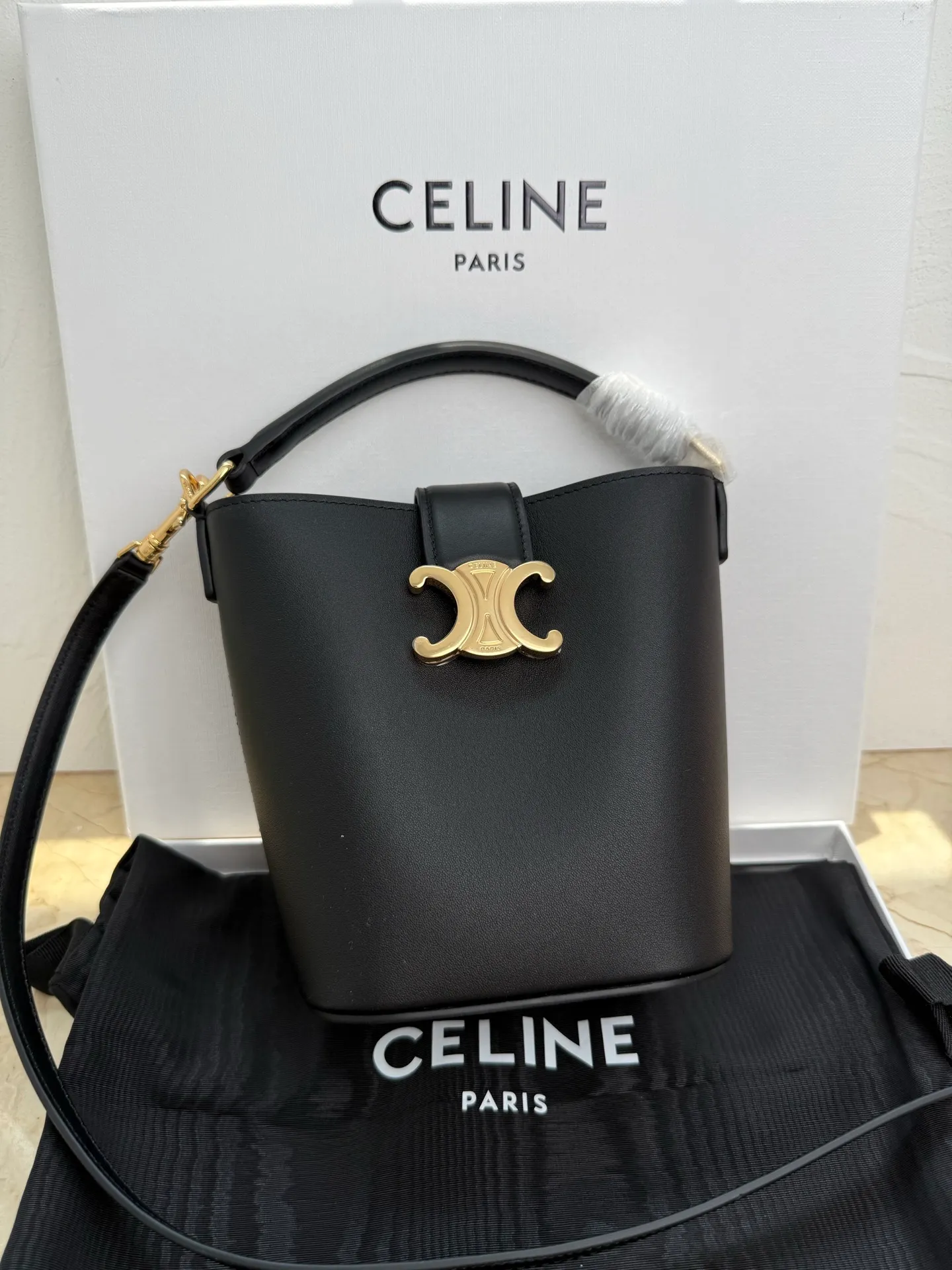p1400 mini handbag, this model can hold larger smartphone models such as PLUS 5 X 6 X 4 inches (13.5 1 detachable and adjustable shoulder strap, minimum length 17 inches (44 cm), maximum length 23 inches (59 cm) Number: 10N473GHJ.38NO