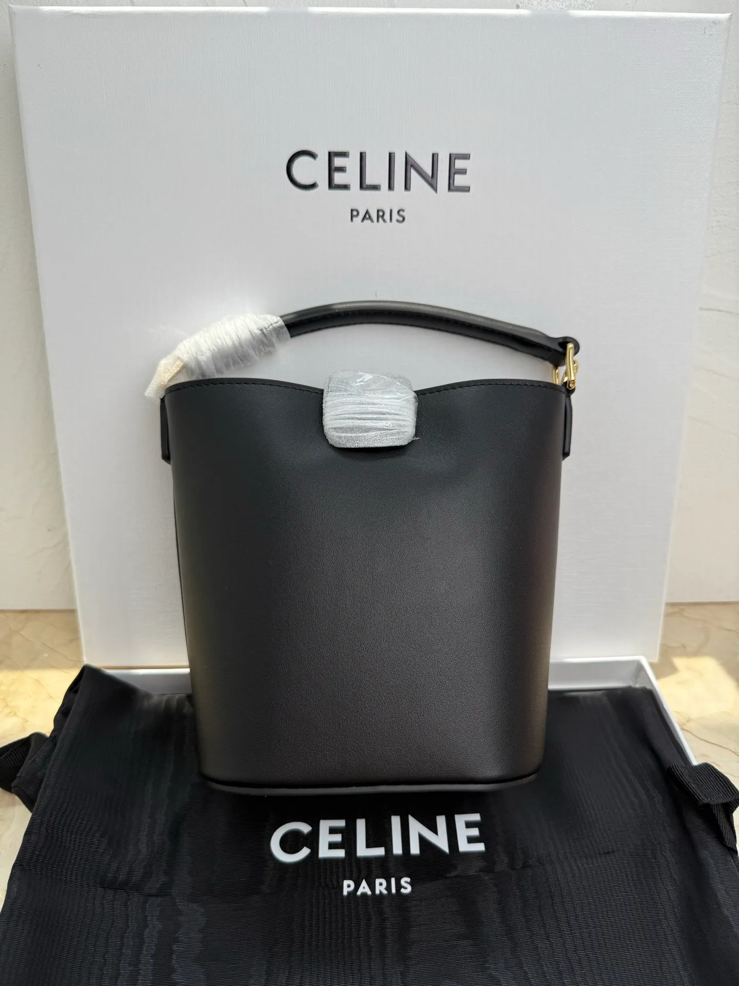 p1400 mini handbag, this model can hold larger smartphone models such as PLUS 5 X 6 X 4 inches (13.5 1 detachable and adjustable shoulder strap, minimum length 17 inches (44 cm), maximum length 23 inches (59 cm) Number: 10N473GHJ.38NO