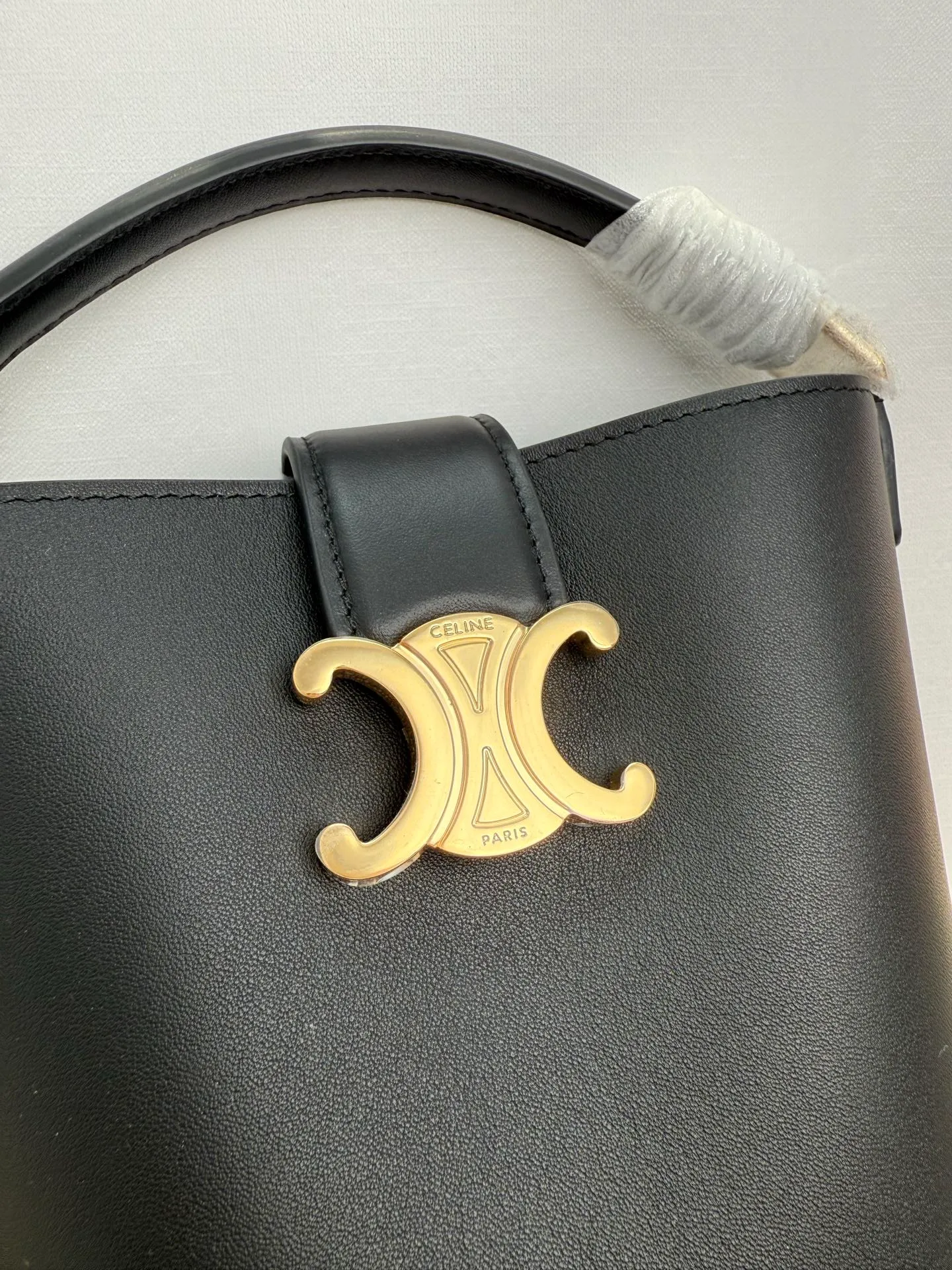 p1400 mini handbag, this model can hold larger smartphone models such as PLUS 5 X 6 X 4 inches (13.5 1 detachable and adjustable shoulder strap, minimum length 17 inches (44 cm), maximum length 23 inches (59 cm) Number: 10N473GHJ.38NO