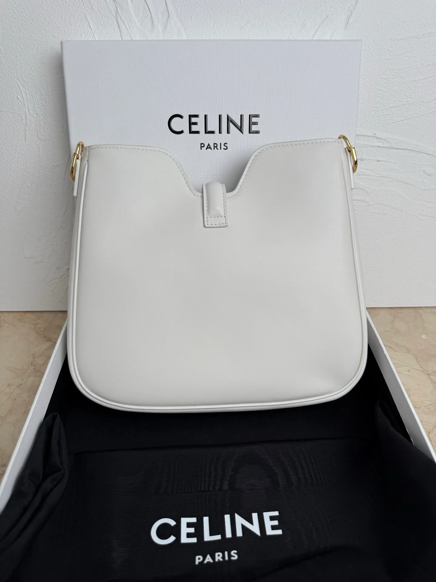 p1600 CAMILLE 16💓2025 New SOFT Small Smooth Cow Leather Handbag👜This model cannot fit larger smart tablets such as IPAD. Cow leather Sheep leather lining Hand carry, shoulder and crossbody Rotary lock closure 1 main compartment 1 inner zipper pocket 1 detachable hand/shoulder strap, length 8.6 inches (22 cm) 1 detachable and adjustable shoulder strap, 9.7 X 8.5 X 2 inches (24.5 X 21.5