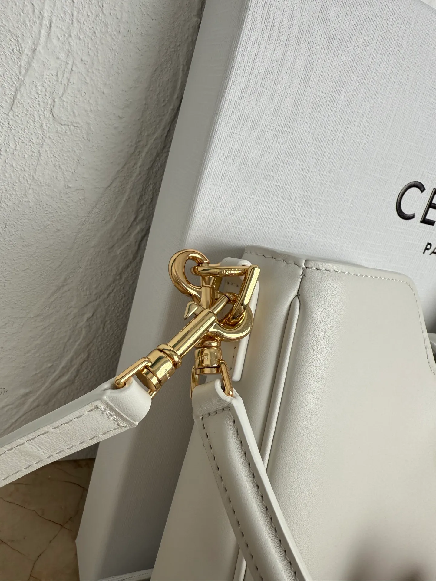 p1600 CAMILLE 16💓2025 New SOFT Small Smooth Cow Leather Handbag👜This model cannot fit larger smart tablets such as IPAD. Cow leather Sheep leather lining Hand carry, shoulder and crossbody Rotary lock closure 1 main compartment 1 inner zipper pocket 1 detachable hand/shoulder strap, length 8.6 inches (22 cm) 1 detachable and adjustable shoulder strap, 9.7 X 8.5 X 2 inches (24.5 X 21.5