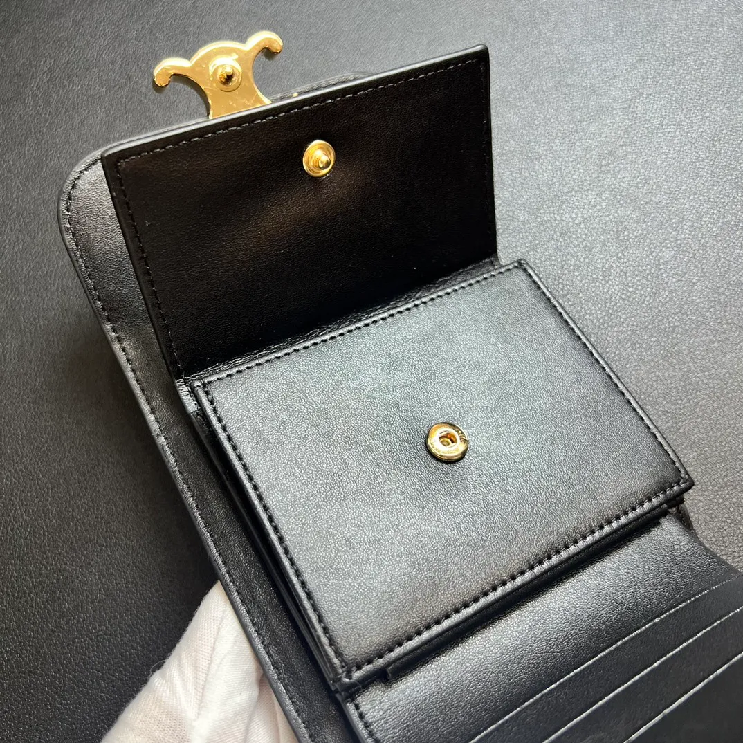 💰150 💎 Top quality black ❤️ 𝗖𝗘𝗟𝗜𝗡𝗘 Arc de Triomphe tri-fold wallet 🇫🇷 # Second-layer cowhide, non-transfer‼ ️ Exclusive real shot of CELINE. There is no color difference in the picture. The details are exactly the same. It is a small item that enhances taste. It is a classic and popular model. It is good-looking and easy to use. It is compact and portable. All kinds of bank cards and ID documents are easy to throw around. You no longer have to worry about finding the daily essential items. 7 card slots, 1 small card pocket, 1 banknote slot. As the saying goes, although the sparrow is small, it has all the essentials~ The wallet can be used for a long time, no loss or loss. The high-end packaging is also a face-saving gift. Chongchong No.: 10D782CQ 10D783 10782 Size: w10.5×9×3cm.