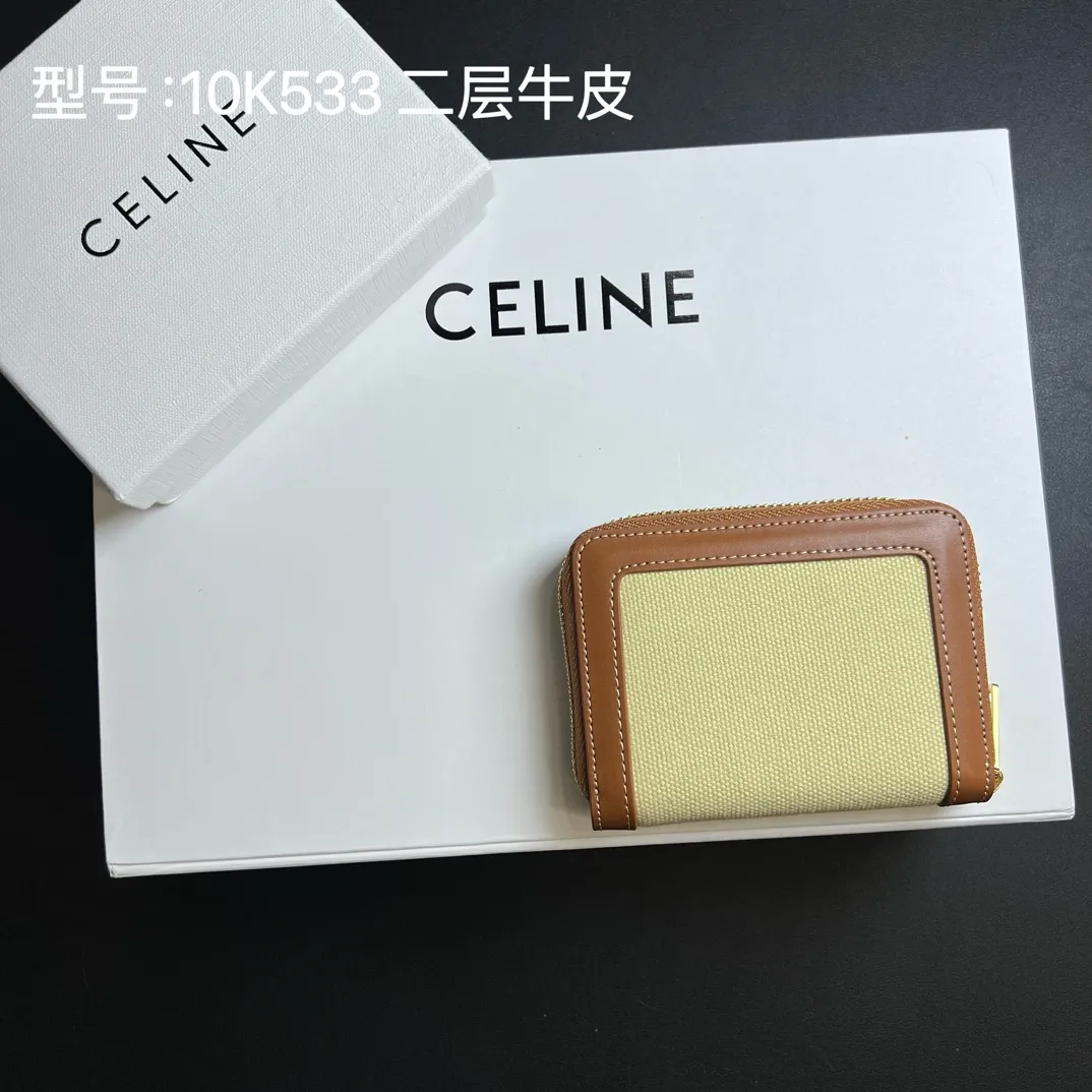 💰140 💎Upgraded original version 🇫🇷 𝗖𝗘𝗟𝗜𝗡𝗘 ❤️ TRIOMPHE CUIR (two-layer leather) Celine’s new glossy cow leather❤️ Compact zipper wallet Textile material and natural/tan calfskin Textile material, calfskin trim Calfskin lining Zipper closure Six credit card slots Two gusseted compartments. Size: 10.5 X 9 X 1 Style number: 10K533DR8 / 10533 /10L742