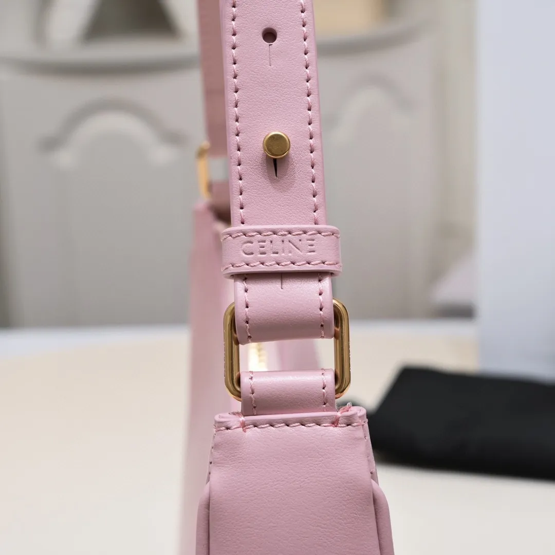 C*ELINE 💕2023 new color cherry blossom pink AVA TRIOMPHE full leather handbag🤩, Celine's new generation and another popular style, lining: cow leather/fabric, shoulder or hand carry, zipper lock, adjustable leather shoulder strap length 22cm. Size 23x19x7cm Model: 193953