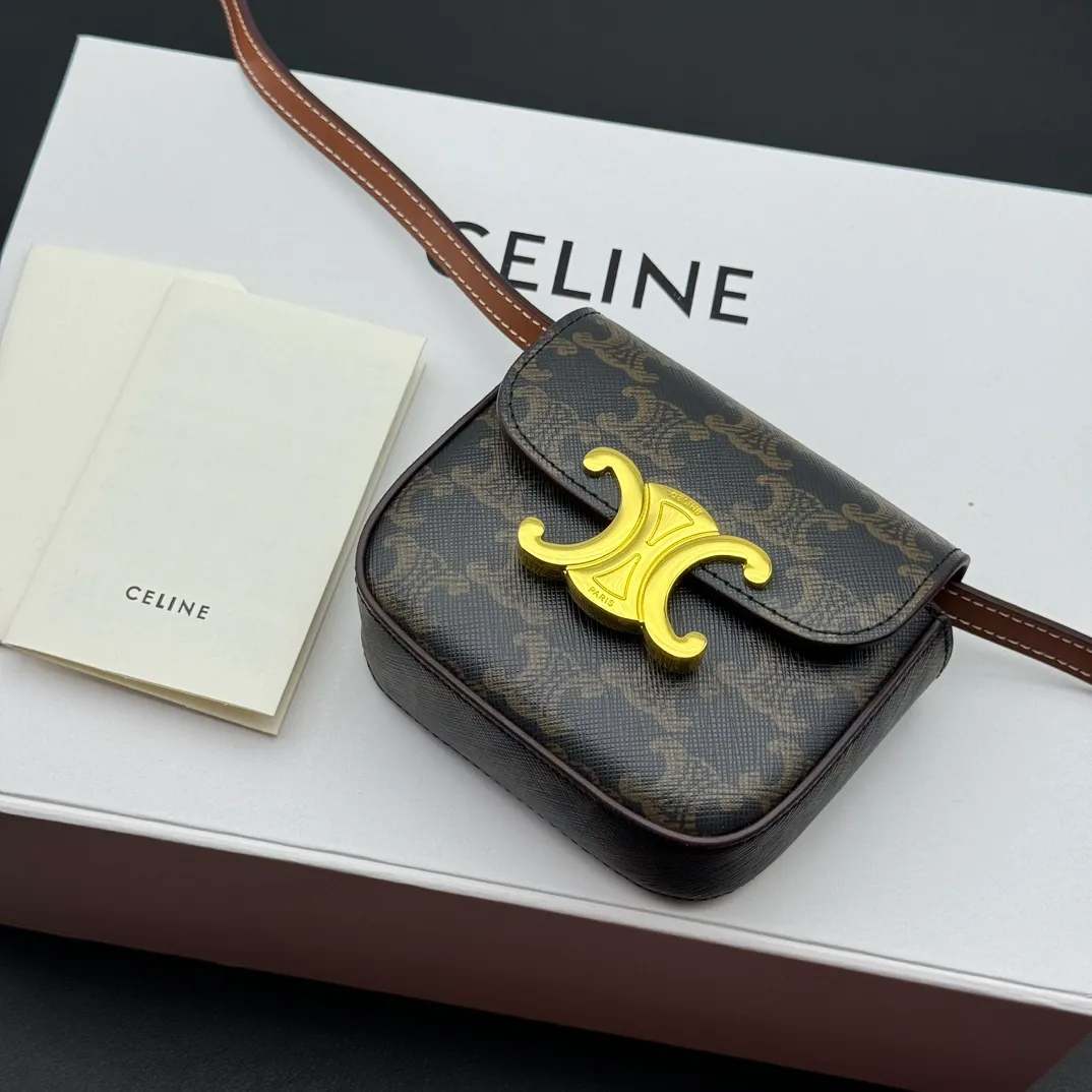💰230 💎Upgraded original version💖 Comes with gift box 𝗖𝗘𝗟𝗜𝗡𝗘 | 𝗧𝗥𝗜𝗢𝗠𝗣𝗛𝗘 𝗠𝗜𝗡𝗜 Arc de Triomphe Mini Crossbody Bag〰️ Presbyopia# (Calfskin) Arc de Triomphe and minimalist inspiration collide. Beautiful to the core. The shape of the bag is simply the golden ratio. Small and delicate. The more you look at it, the better it looks. It gives people a French gentle style🍃. Carrying it on the body is like an exquisite work of art. Made of genuine Italian leather. The texture of the leather is perfect. 𝑠　𝑧𝑒: 𝟭𝟭*𝟴*𝟰𝒄𝒎 Model: 101513/10I513