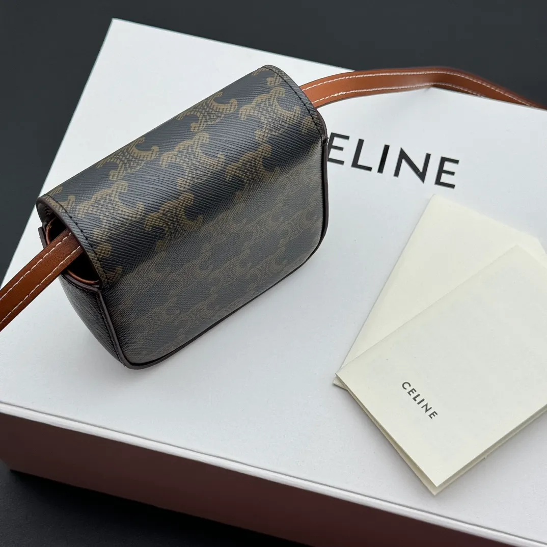 💰230 💎Upgraded original version💖 Comes with gift box 𝗖𝗘𝗟𝗜𝗡𝗘 | 𝗧𝗥𝗜𝗢𝗠𝗣𝗛𝗘 𝗠𝗜𝗡𝗜 Arc de Triomphe Mini Crossbody Bag〰️ Presbyopia# (Calfskin) Arc de Triomphe and minimalist inspiration collide. Beautiful to the core. The shape of the bag is simply the golden ratio. Small and delicate. The more you look at it, the better it looks. It gives people a French gentle style🍃. Carrying it on the body is like an exquisite work of art. Made of genuine Italian leather. The texture of the leather is perfect. 𝑠　𝑧𝑒: 𝟭𝟭*𝟴*𝟰𝒄𝒎 Model: 101513/10I513