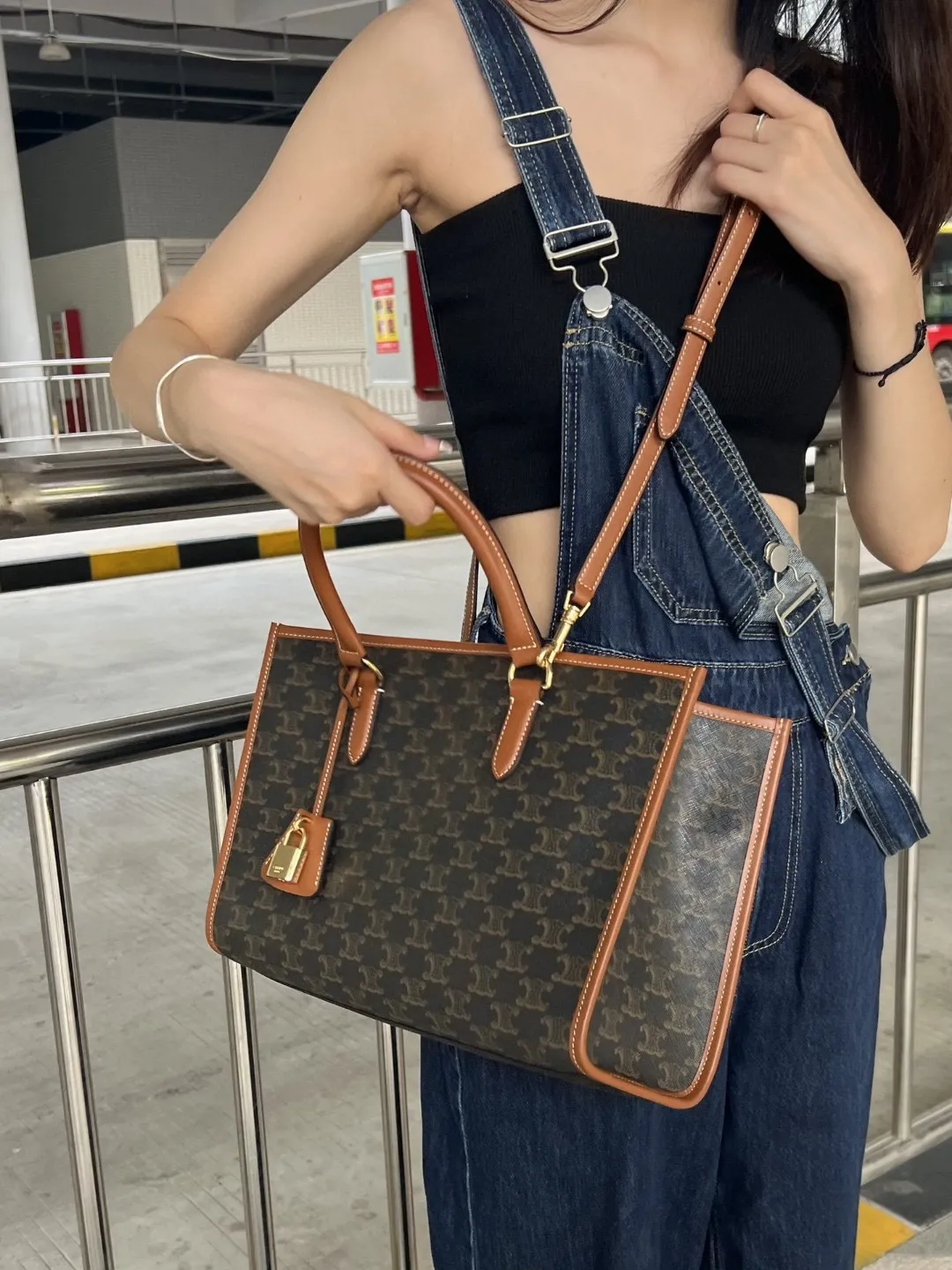 Super practical, enough for business trips👍👍👍