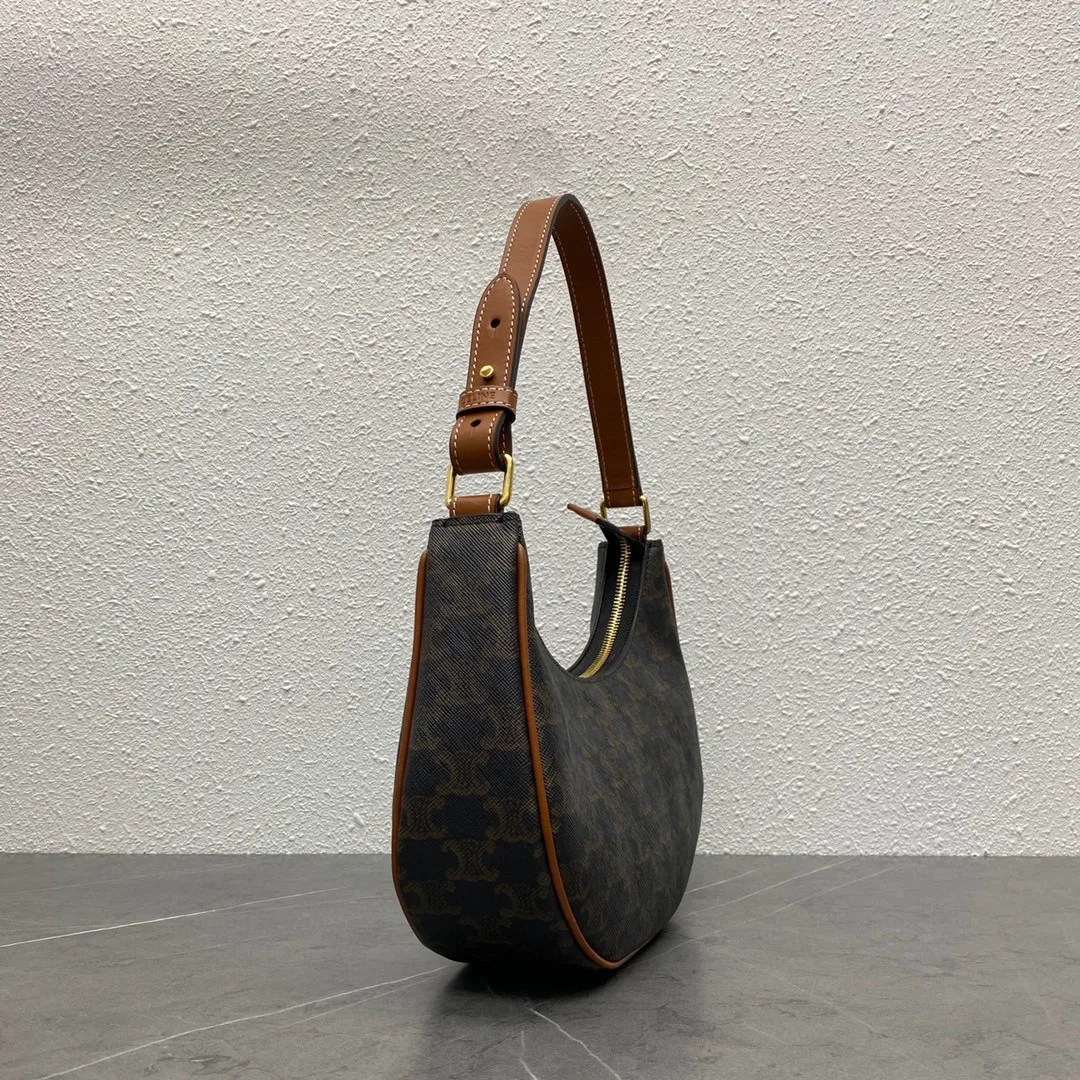 #CELI-NE AVA underarm bag ⚠️The new version has upgraded all-steel hardware → rolled over the old version of alloy → exquisite details, order with confidence, perfect. This underarm bag is really beautiful! Size: 24.5-18-7.5