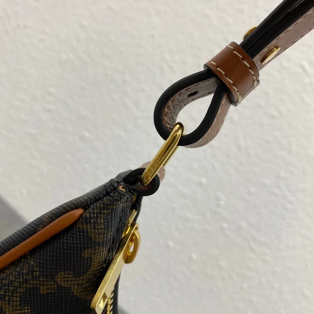 #CELI-NE AVA underarm bag ⚠️The new version has upgraded all-steel hardware → rolled over the old version of alloy → exquisite details, order with confidence, perfect. This underarm bag is really beautiful! Size: 24.5-18-7.5