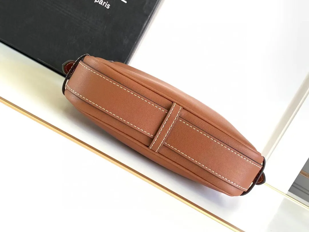 CELINE new model is online💕💕💕 2024ROMY mini soft cow leather handbag💥 This model can hold PLUS and other larger smartphone models. Cow leather💖 Cowhide suede lining gold finish shoulder and hand 1 main zipper compartment Adjustable shoulder strap, minimum length 6 inches (16 cm), maximum length 9 inches (23 cm) Number: 10K123ESN.04LU Size: 19.5-14-5cm