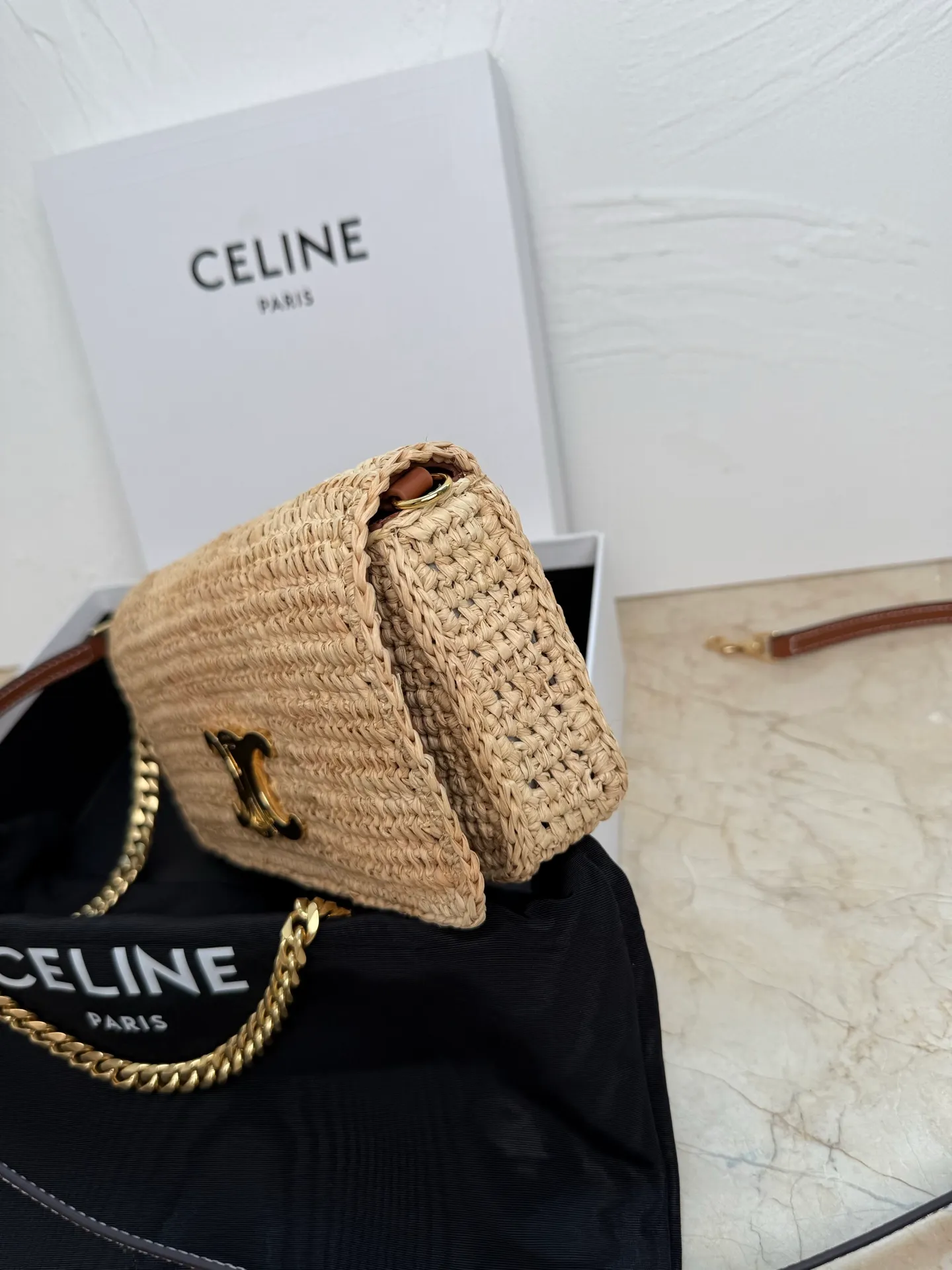 p1700 CELIN_E～New straw Multi Pochette Triomphe handbag 🆕New arrival! Brand new multi-purpose small bag👛Detachable short chain + long shoulder strap Multiple carrying methods~ Compact and exquisite ✨Perfect for any occasion🦋 TRIOMPHE CANVAS straw fabric and cow leather lining, hand-held, shoulder and cross-body, flap with decorative TRIOMPHE lock, snap closure, 1 main compartment, 1 flat pocket with detachable chain, length 24cm Removable and adjustable shoulder strap, minimum length 47cm, maximum length 51cm Dimensions: 20.5x11x4cm Model: 10L972
