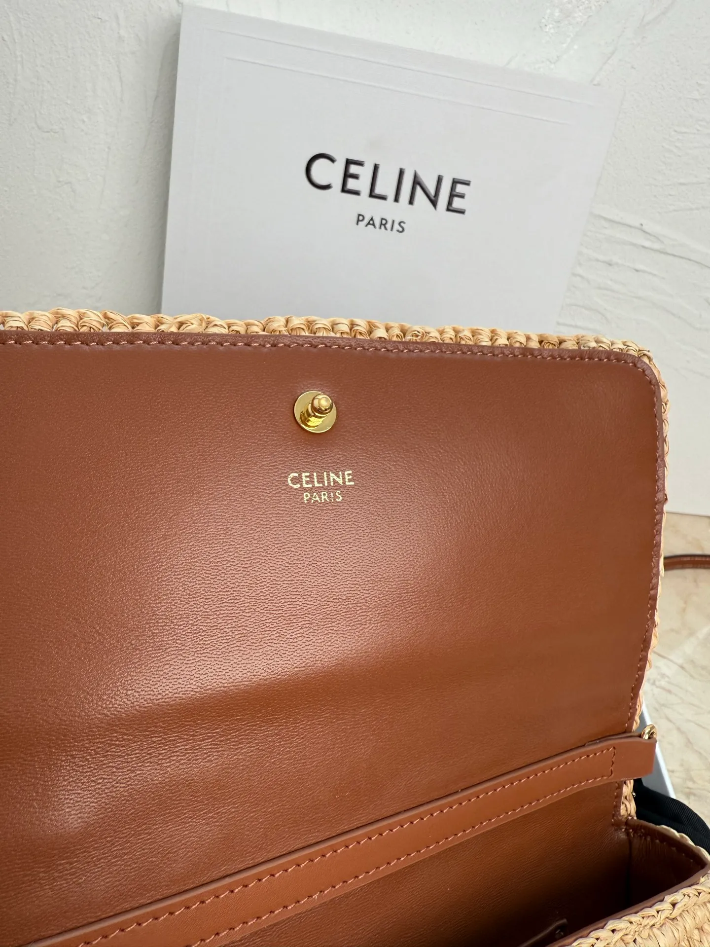 p1700 CELIN_E～New straw Multi Pochette Triomphe handbag 🆕New arrival! Brand new multi-purpose small bag👛Detachable short chain + long shoulder strap Multiple carrying methods~ Compact and exquisite ✨Perfect for any occasion🦋 TRIOMPHE CANVAS straw fabric and cow leather lining, hand-held, shoulder and cross-body, flap with decorative TRIOMPHE lock, snap closure, 1 main compartment, 1 flat pocket with detachable chain, length 24cm Removable and adjustable shoulder strap, minimum length 47cm, maximum length 51cm Dimensions: 20.5x11x4cm Model: 10L972
